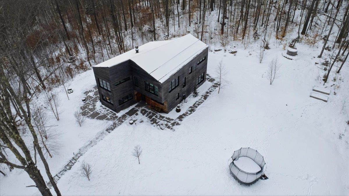 3635 Under The Mountain Rd, Londonderry, VT 05155