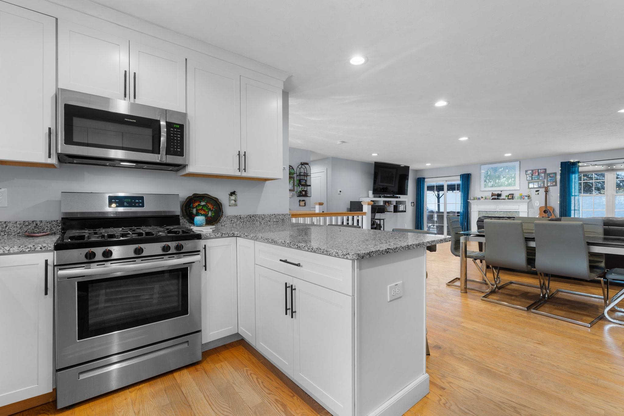 1109 Mammoth Rd, Pelham, NH 03076