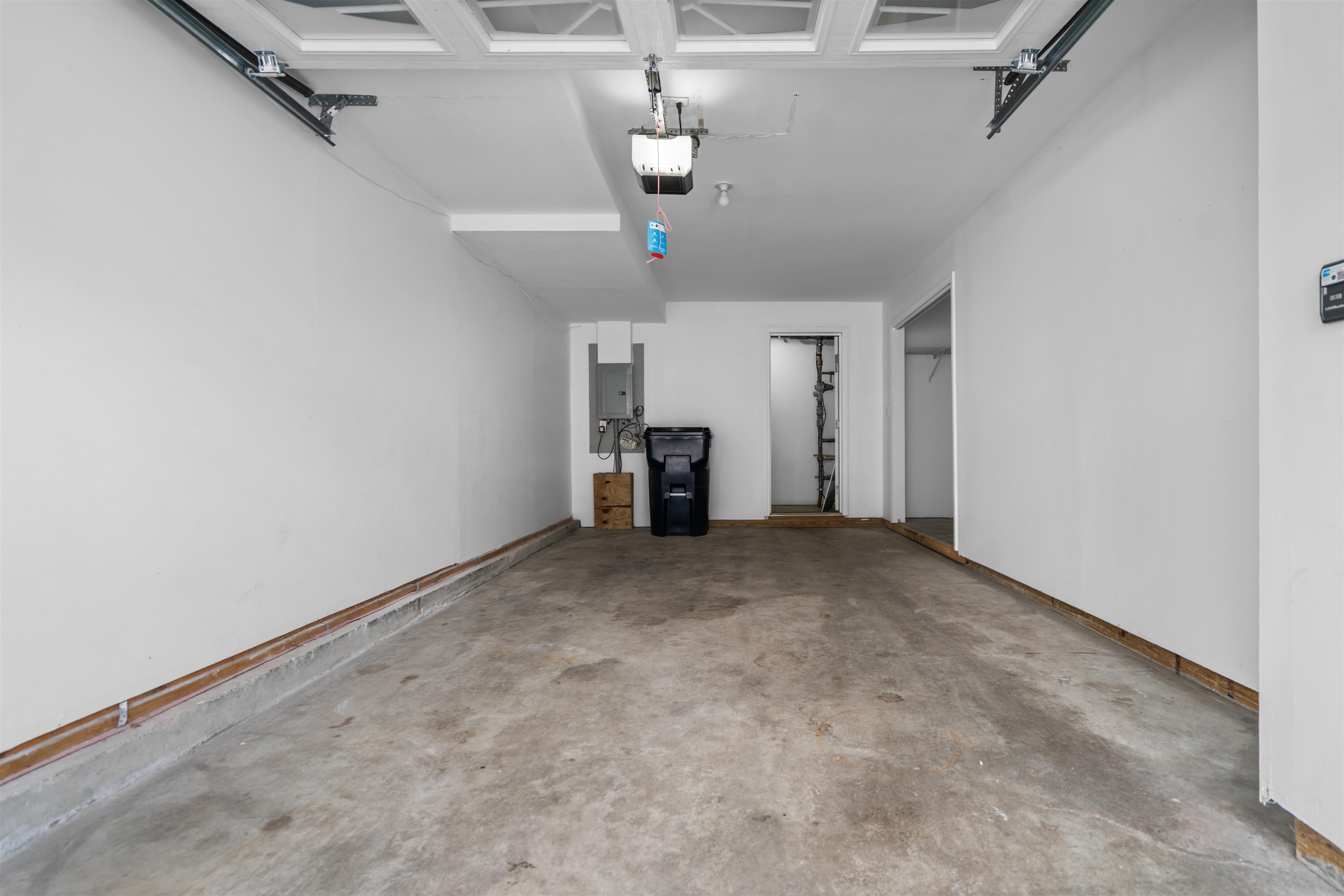 1029 S Mammoth Rd, Manchester, NH 03109