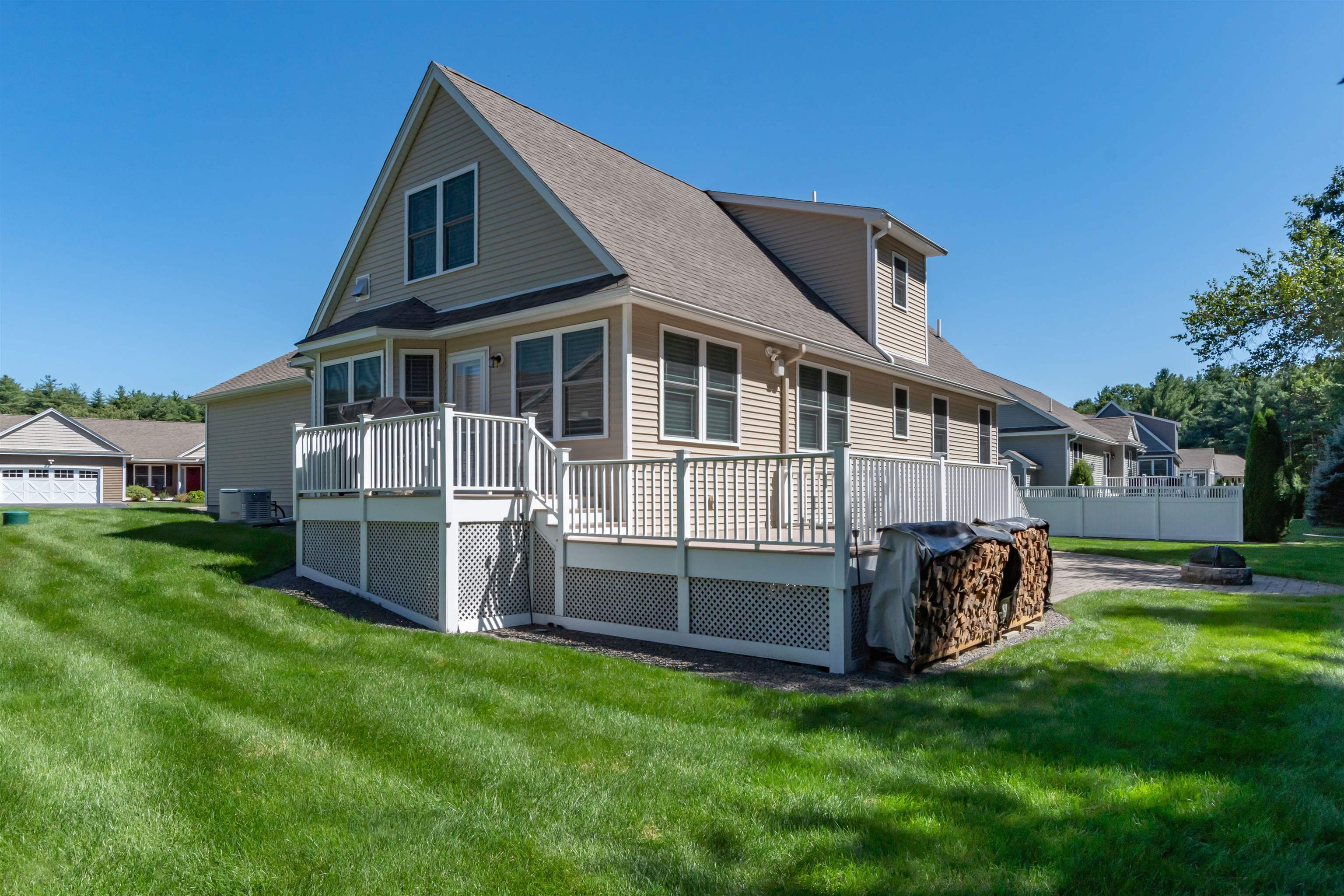 9 Pilgrim Cir, Nashua, NH 03063