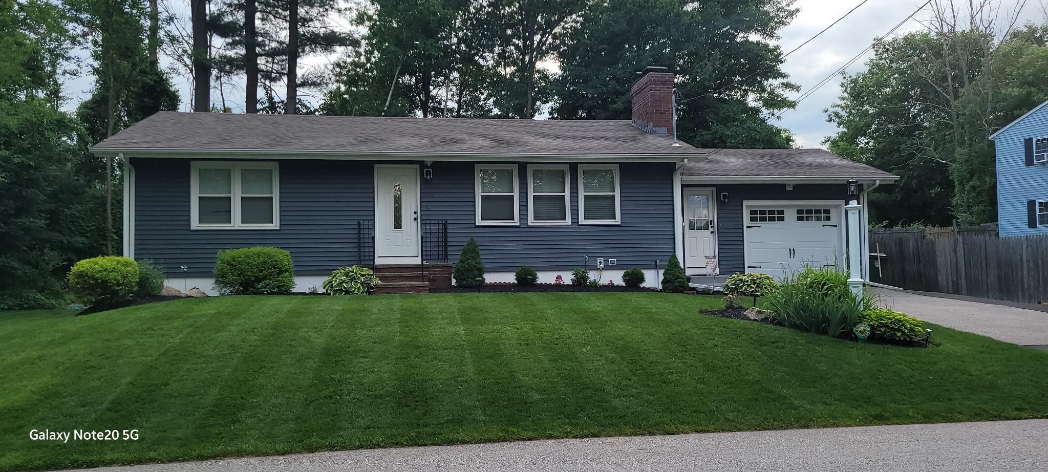 2052 Lake Shore Rd, Manchester, NH 03109