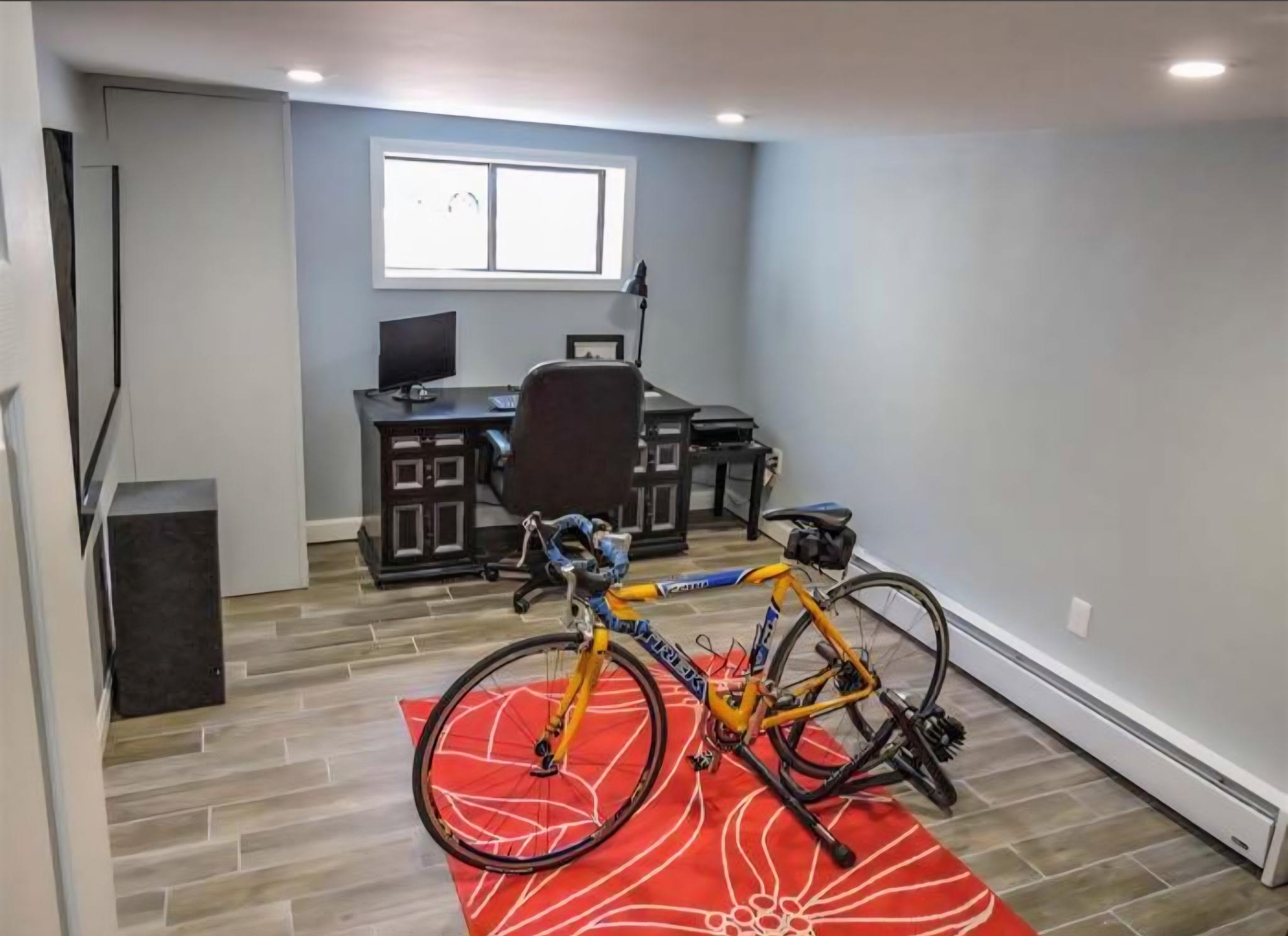 2052 Lake Shore Rd, Manchester, NH 03109