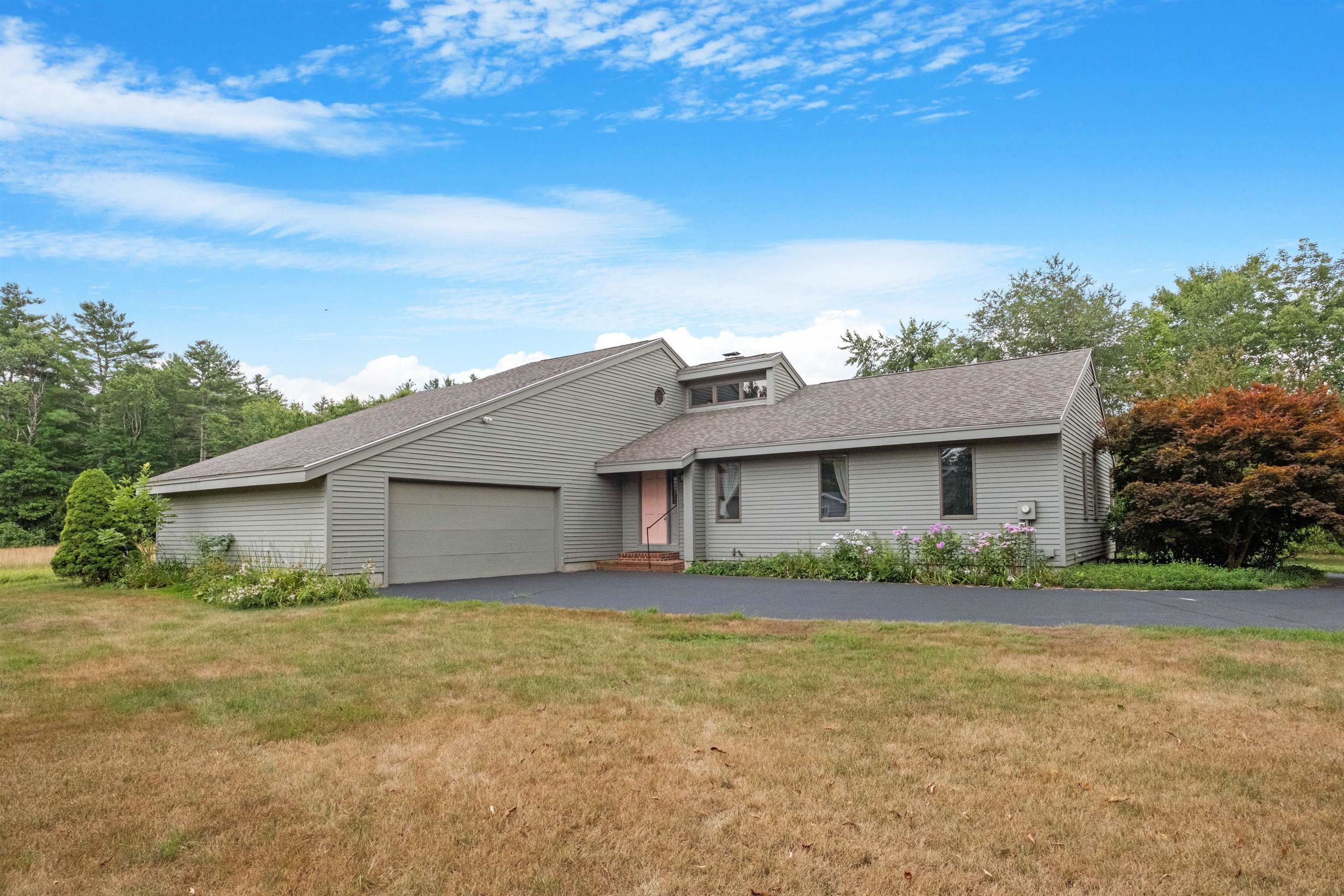 69 Bog Rd, Goffstown, NH 03045
