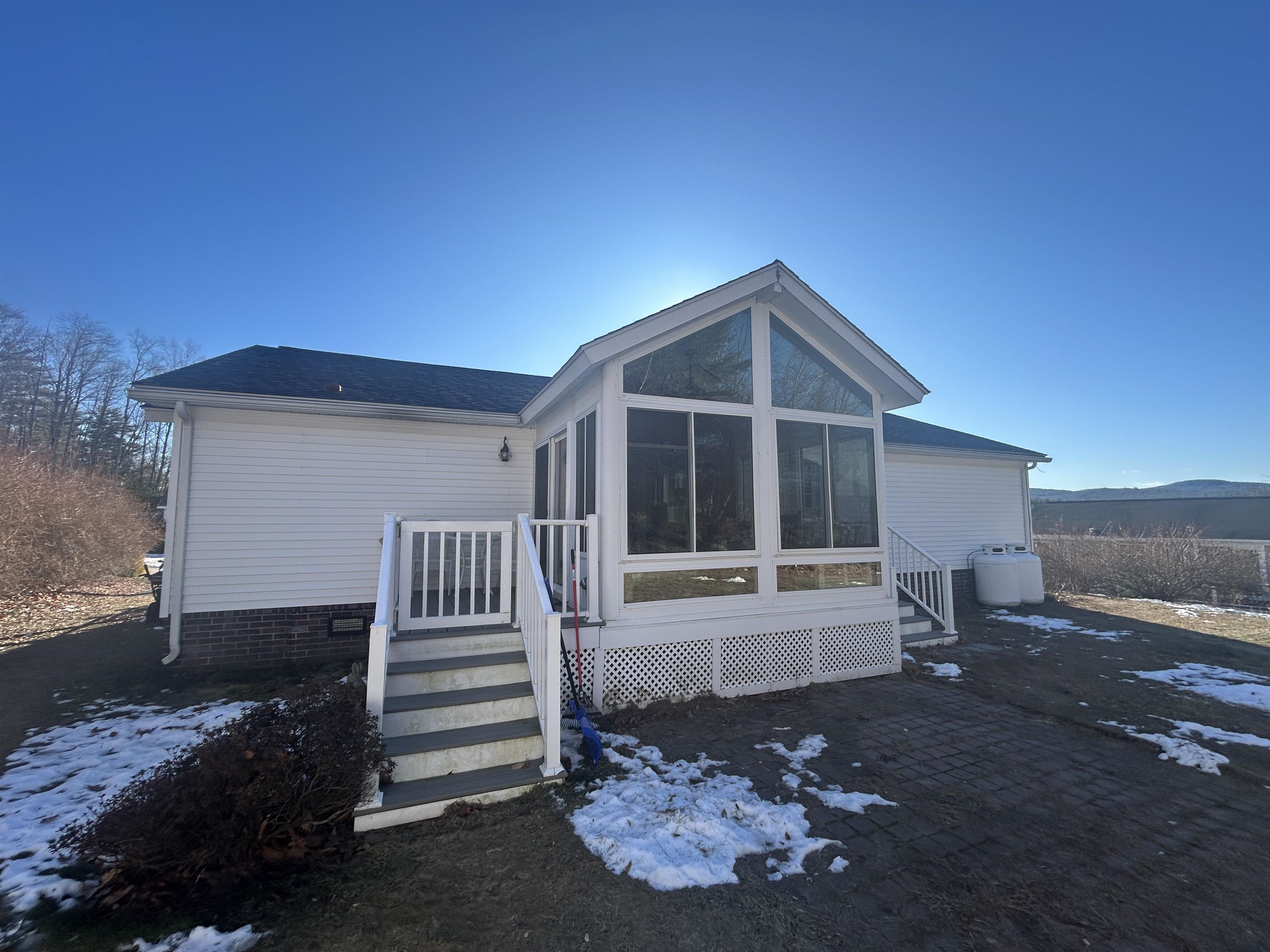 18 Ivy Ln, Farmington, NH 03835