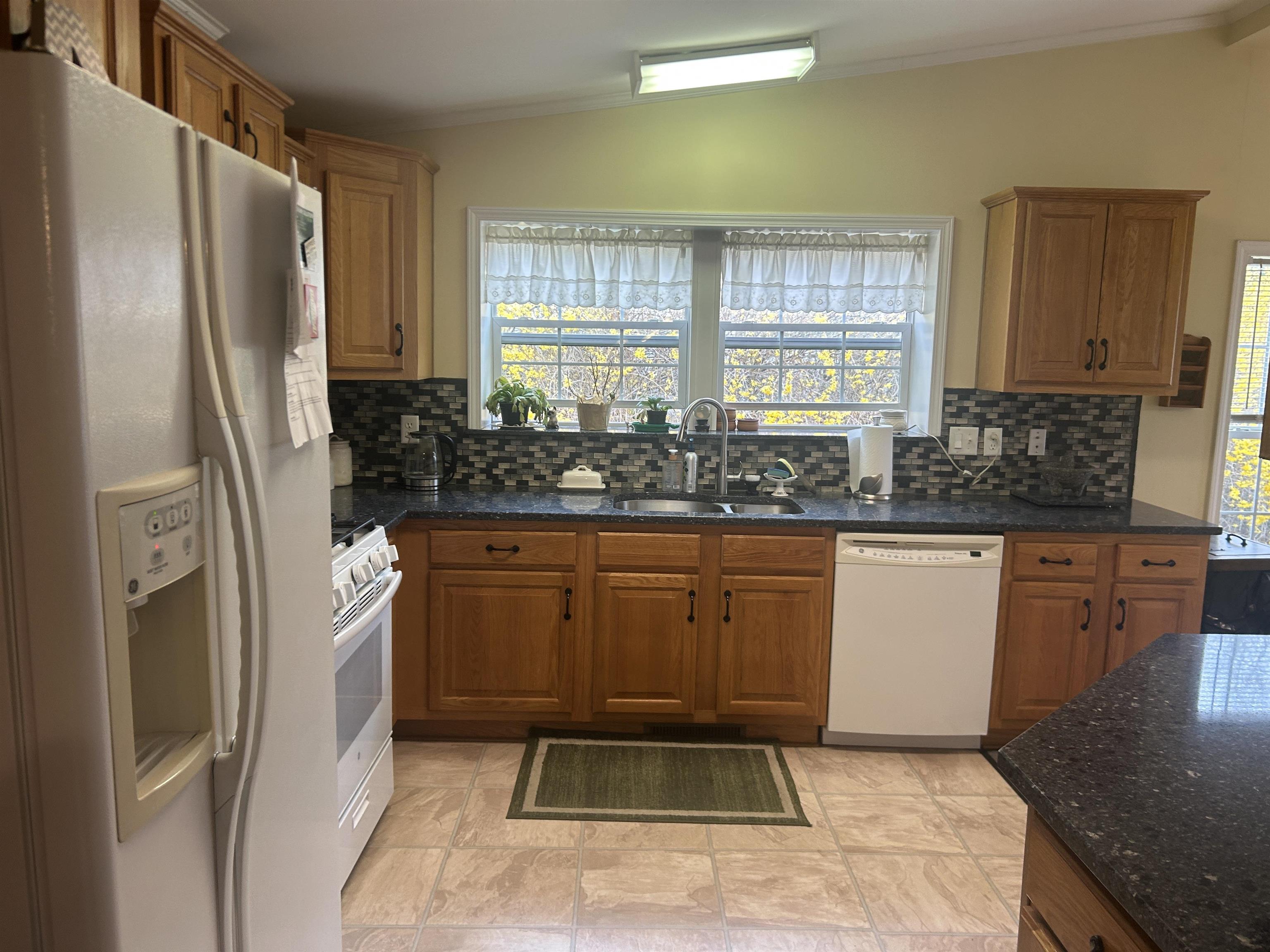 18 Ivy Ln, Farmington, NH 03835
