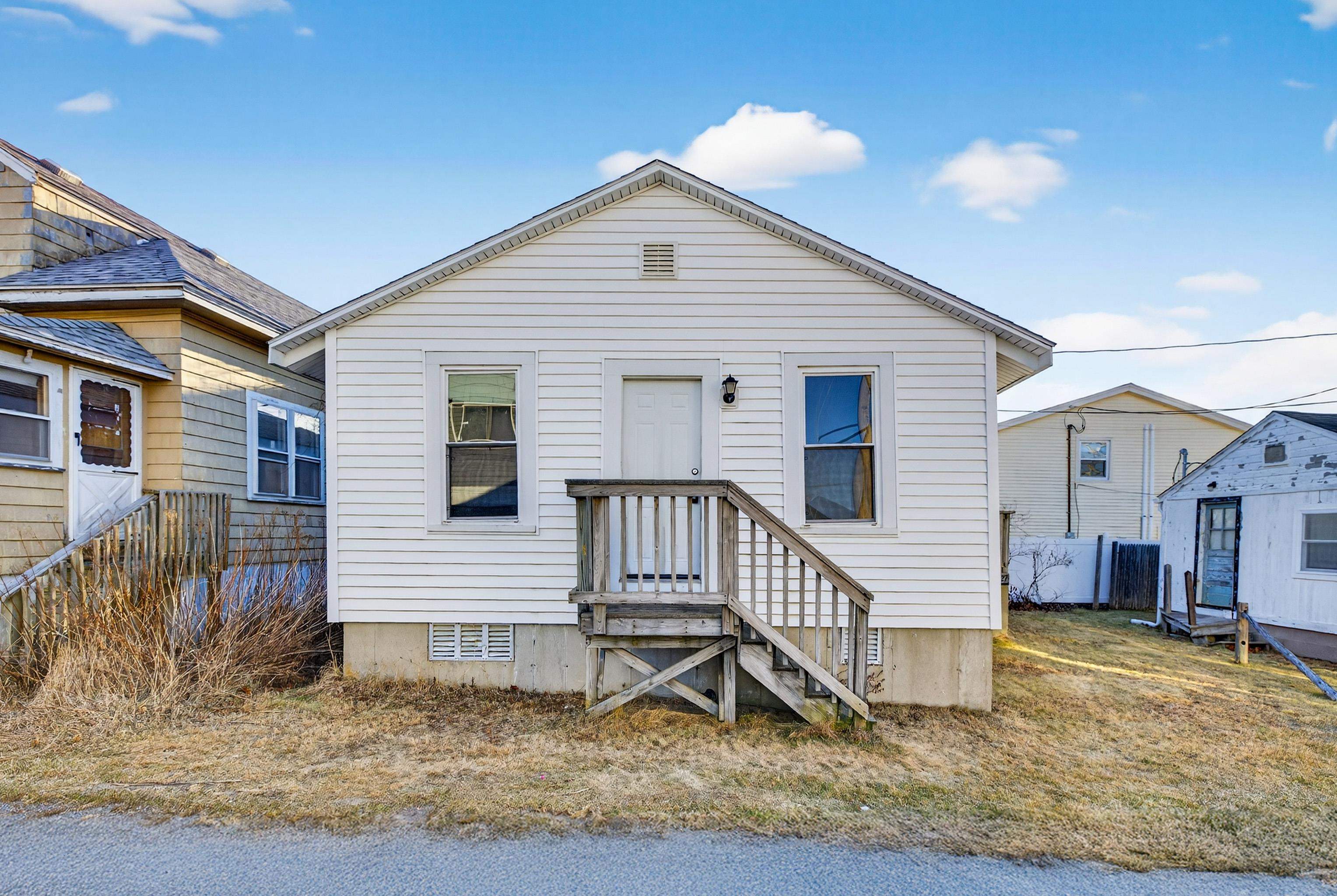 27 Kentville Ter, Hampton, NH 03842