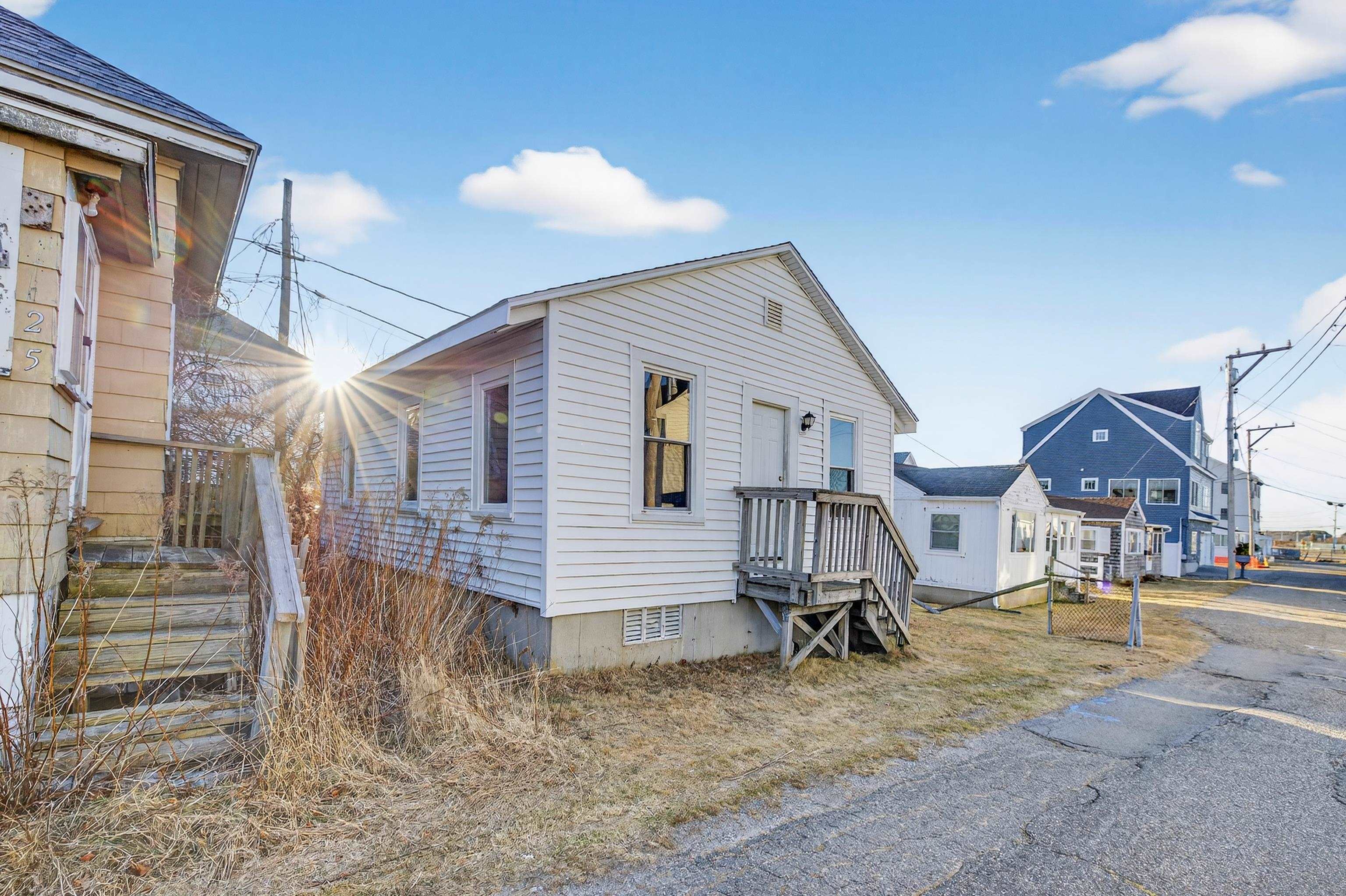 27 Kentville Ter, Hampton, NH 03842