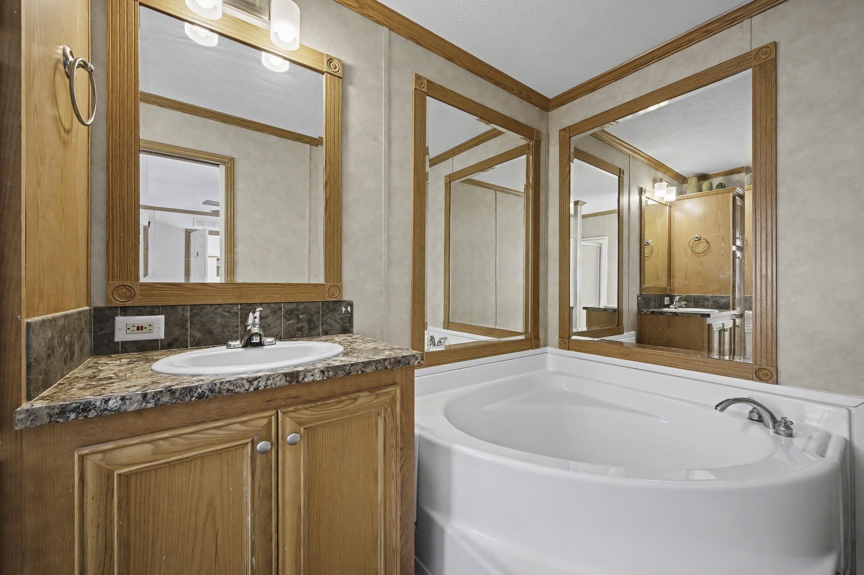 86 Nh Route 4a, Lebanon, NH 03766