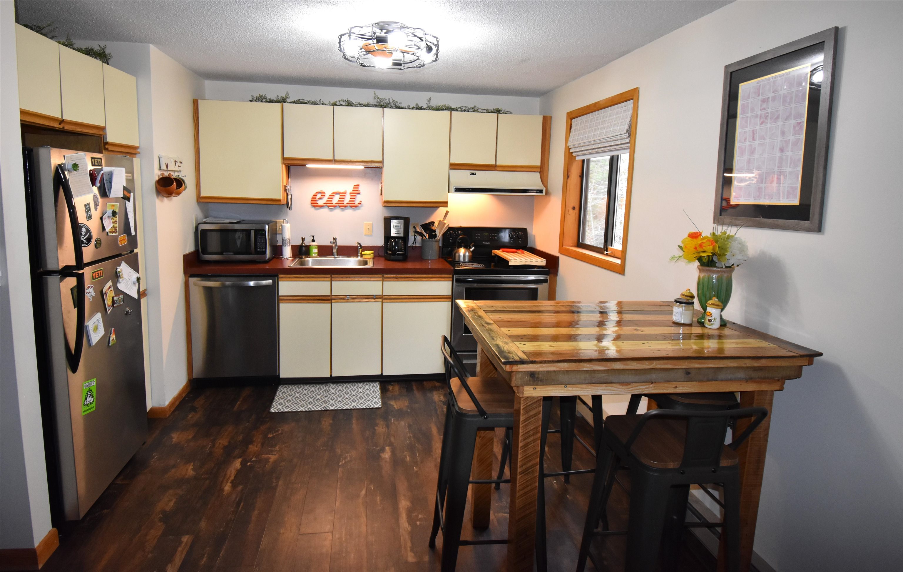 8 Streamside Rd, Campton, NH 03223