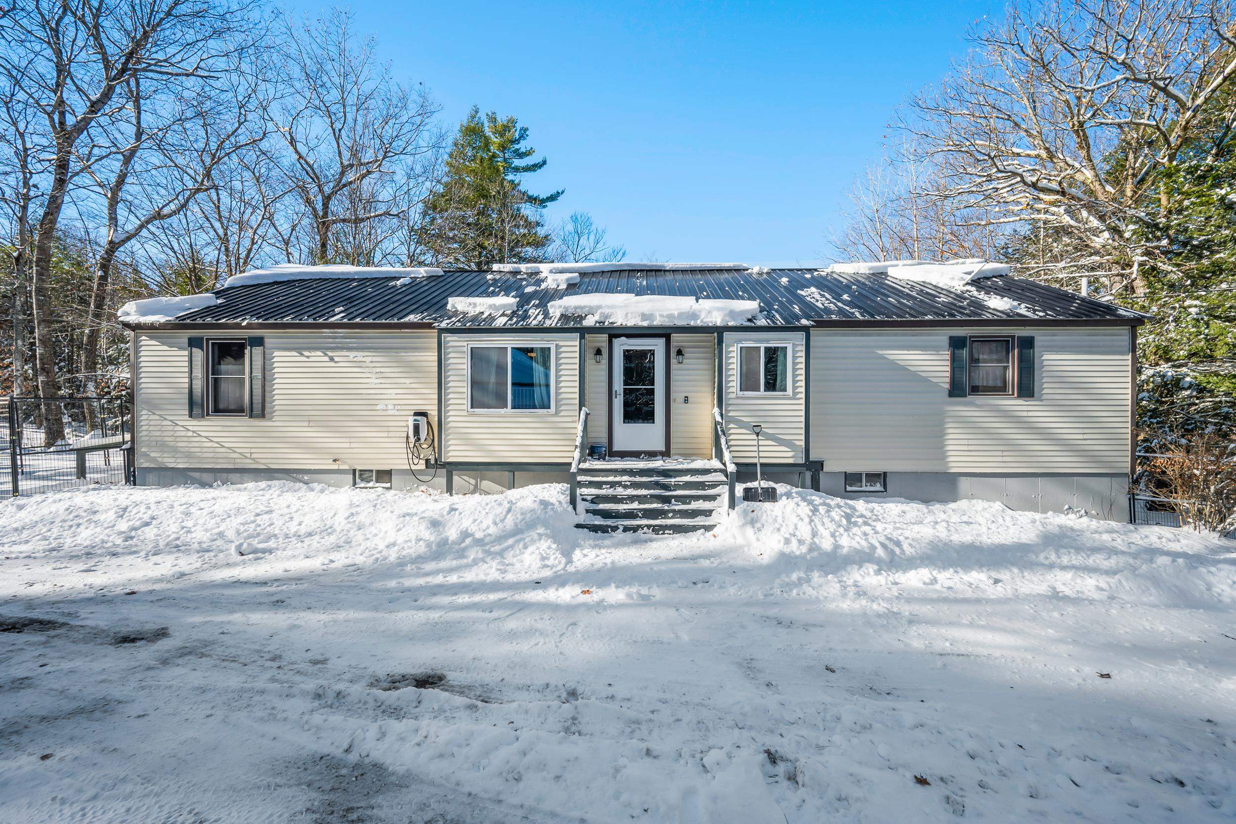 Photo of 8 Ross Farm Road Albany NH 03818