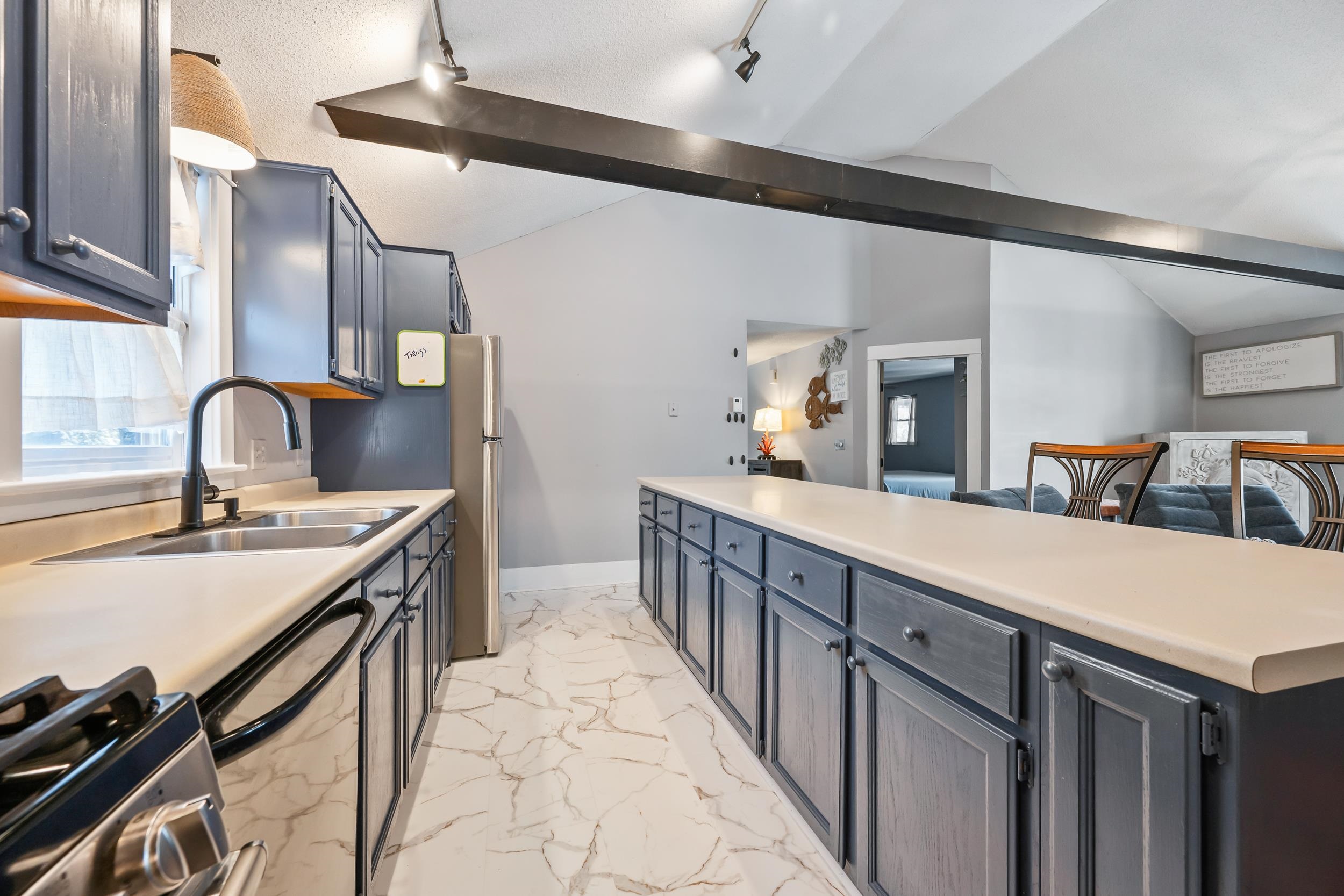 8 Ross Farm Rd, Albany, NH 03818