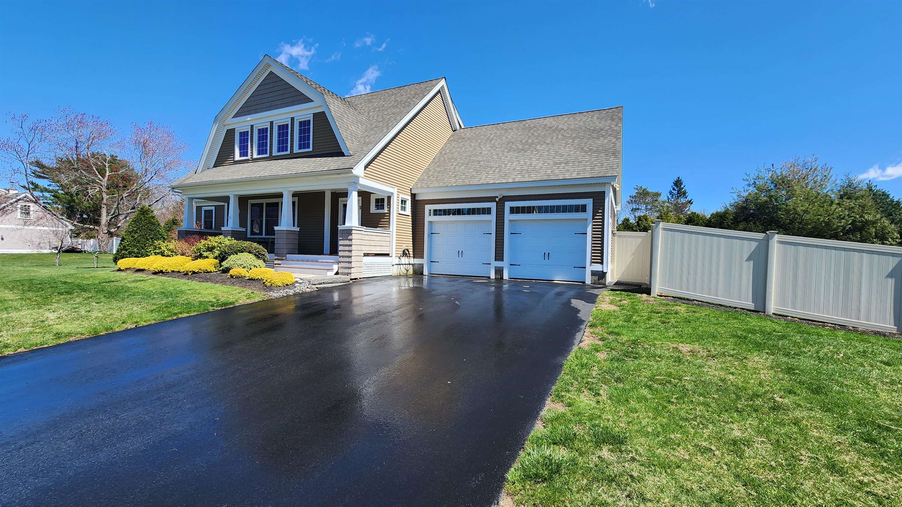 2 Hilliard Dr, Hampton, NH 03842