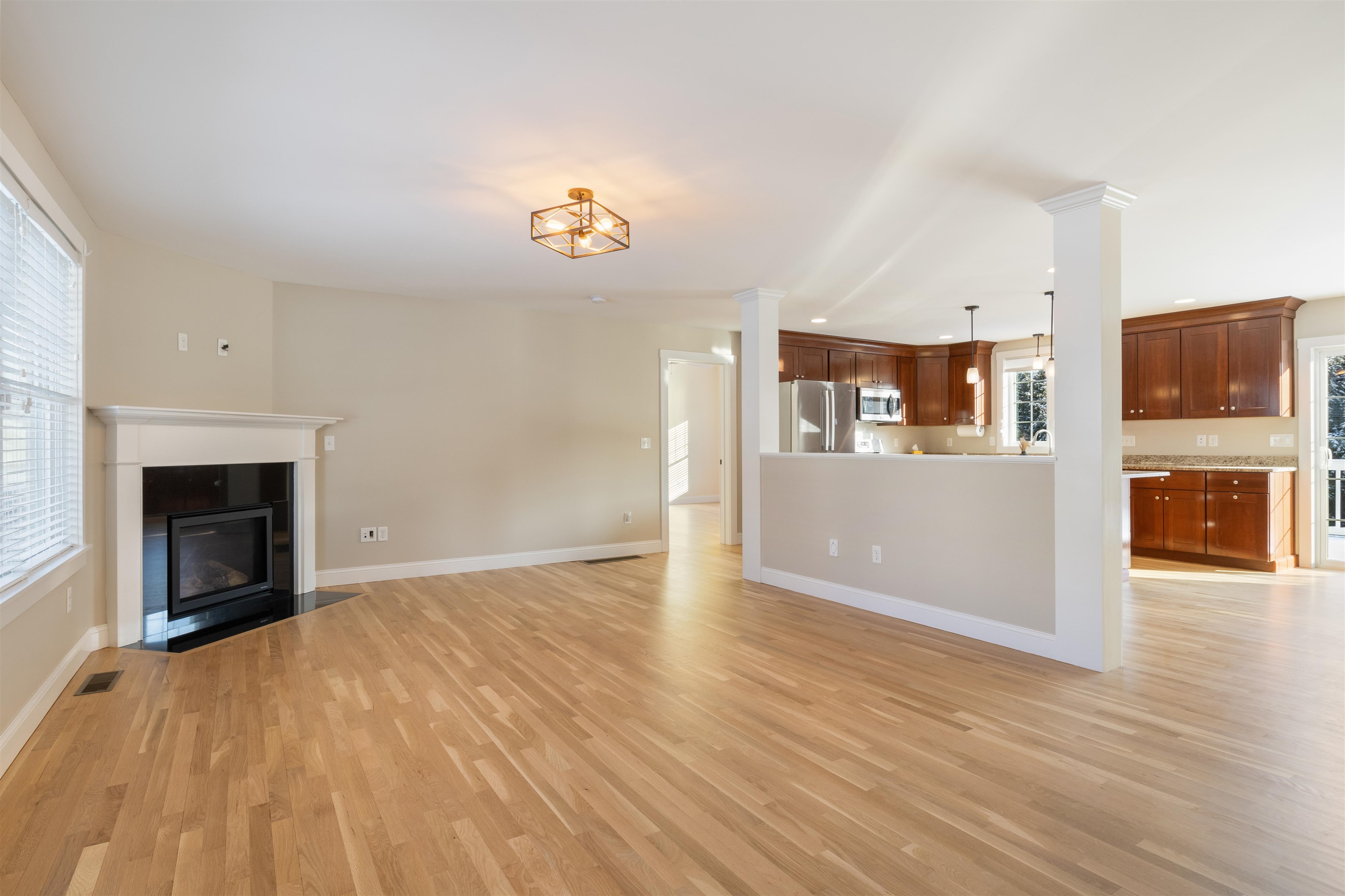 2 Hilliard Dr, Hampton, NH 03842