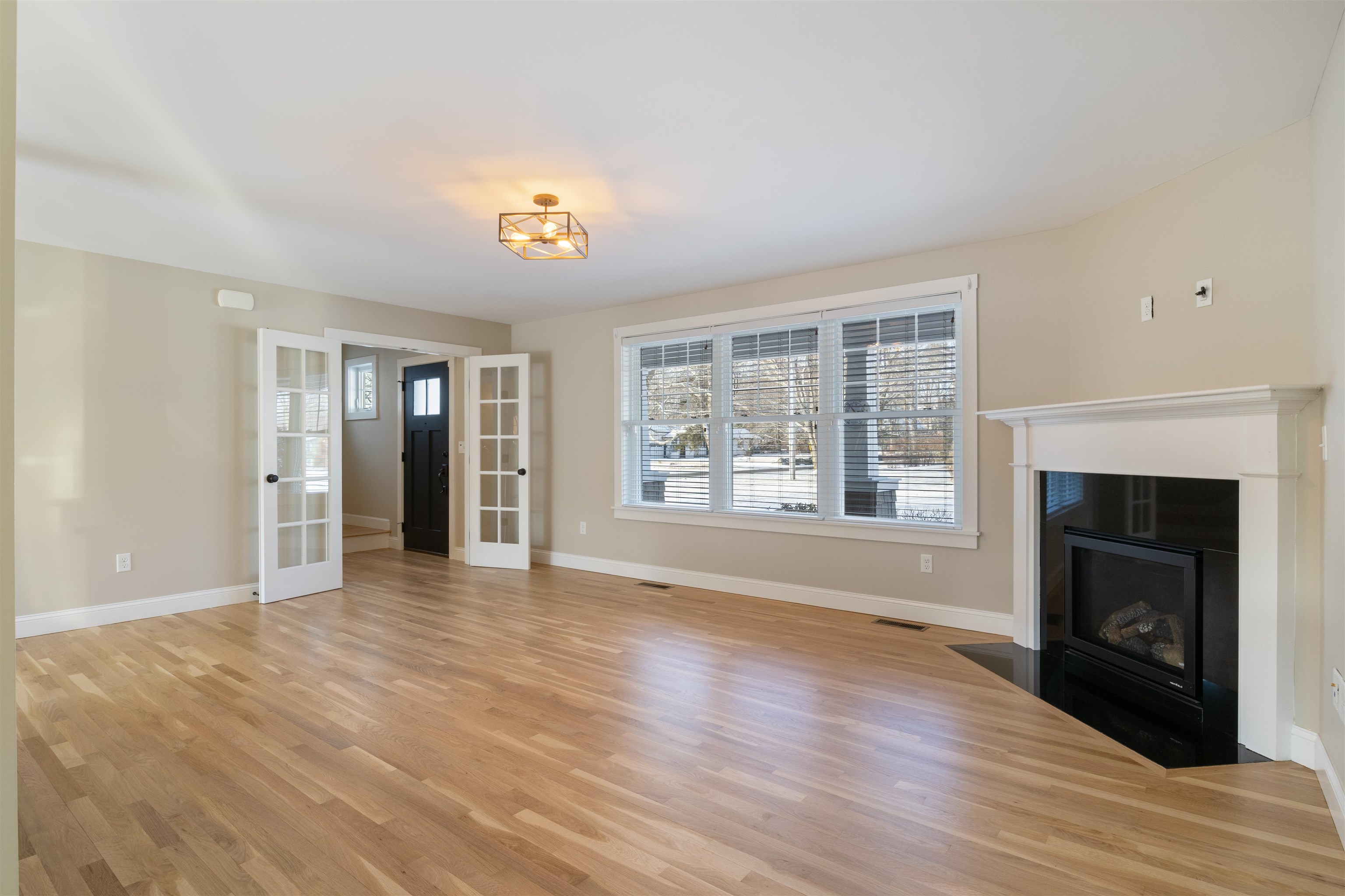 2 Hilliard Dr, Hampton, NH 03842