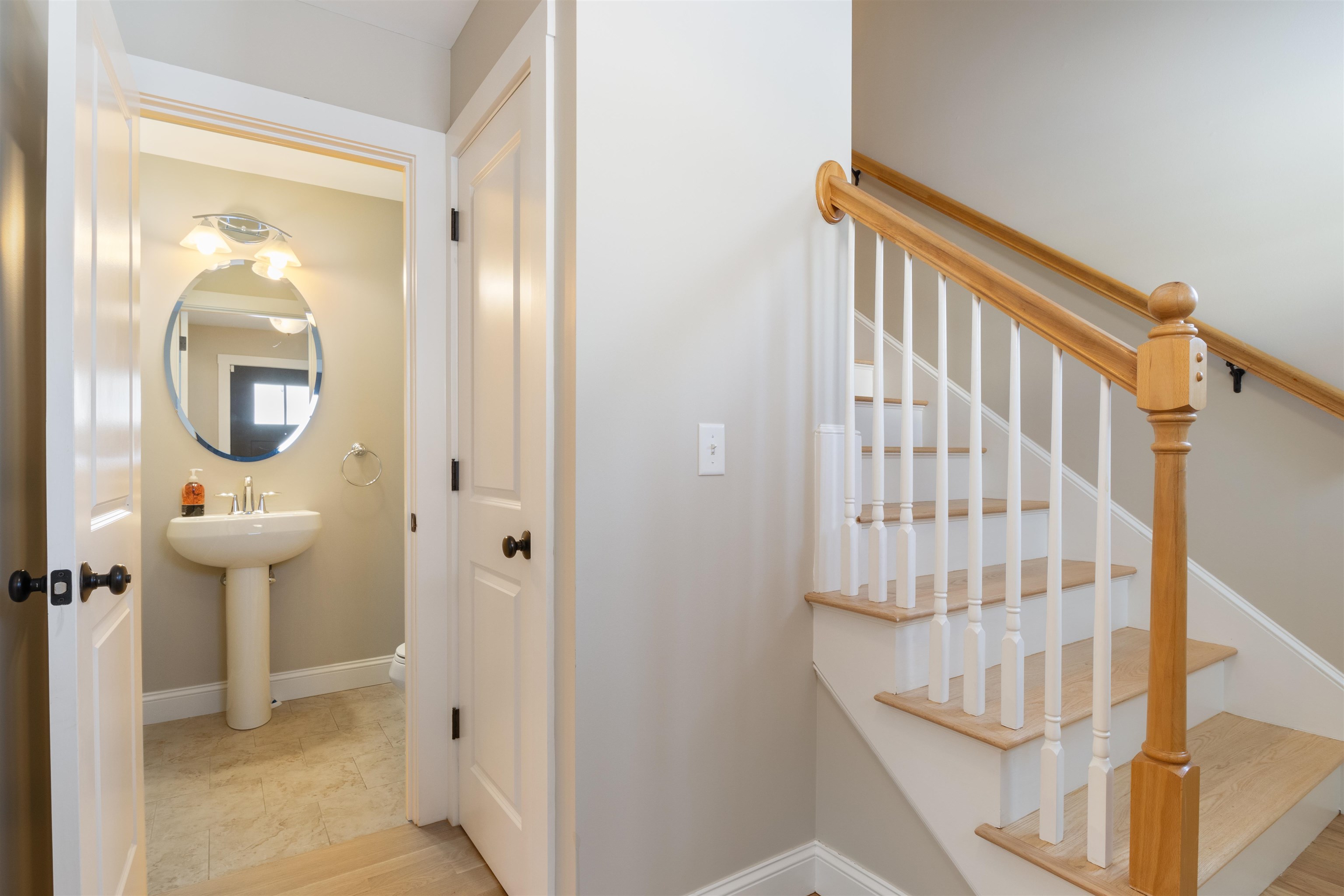 2 Hilliard Dr, Hampton, NH 03842