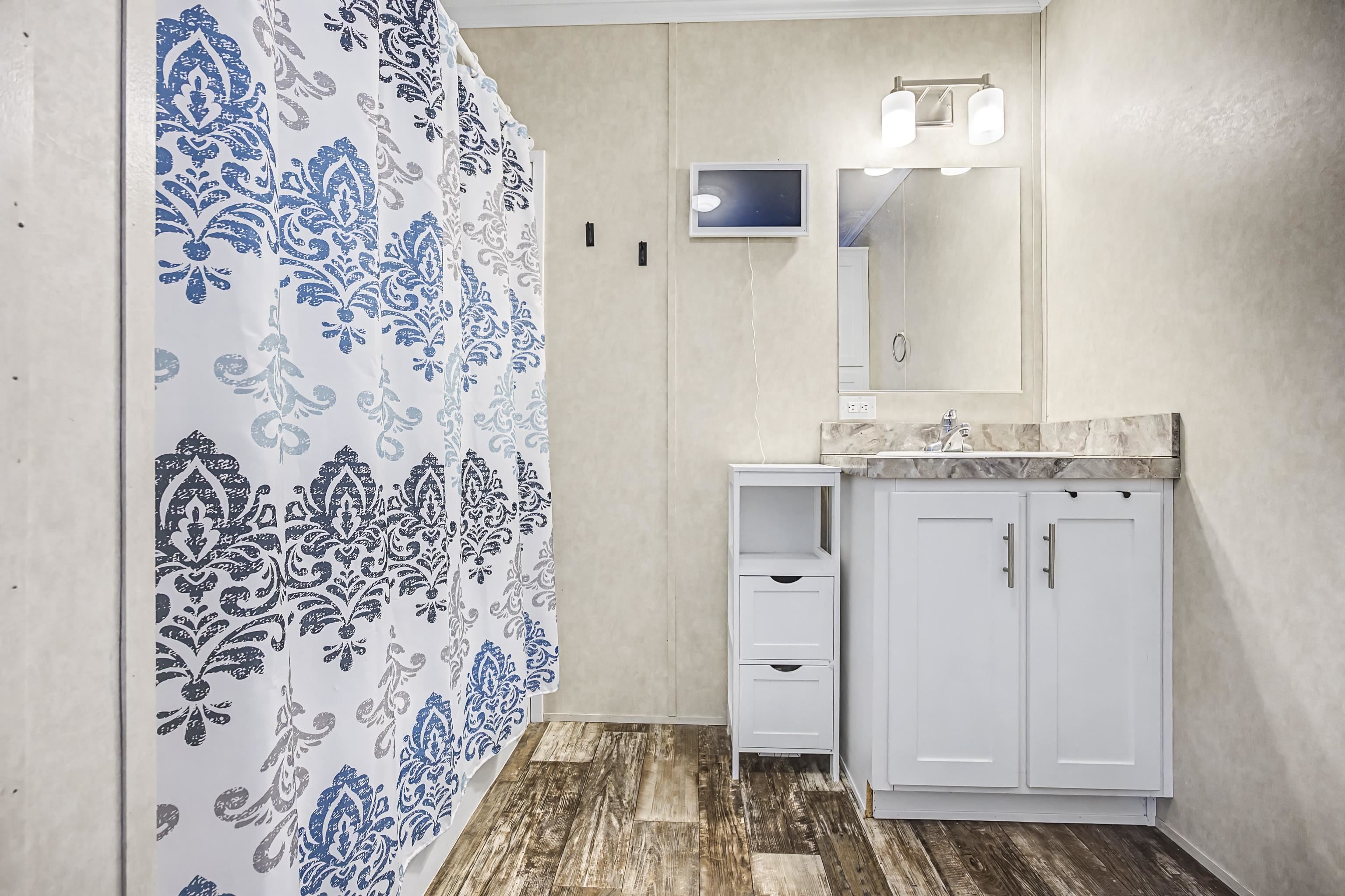 28 Woodlawn Dr, Allenstown, NH 03275