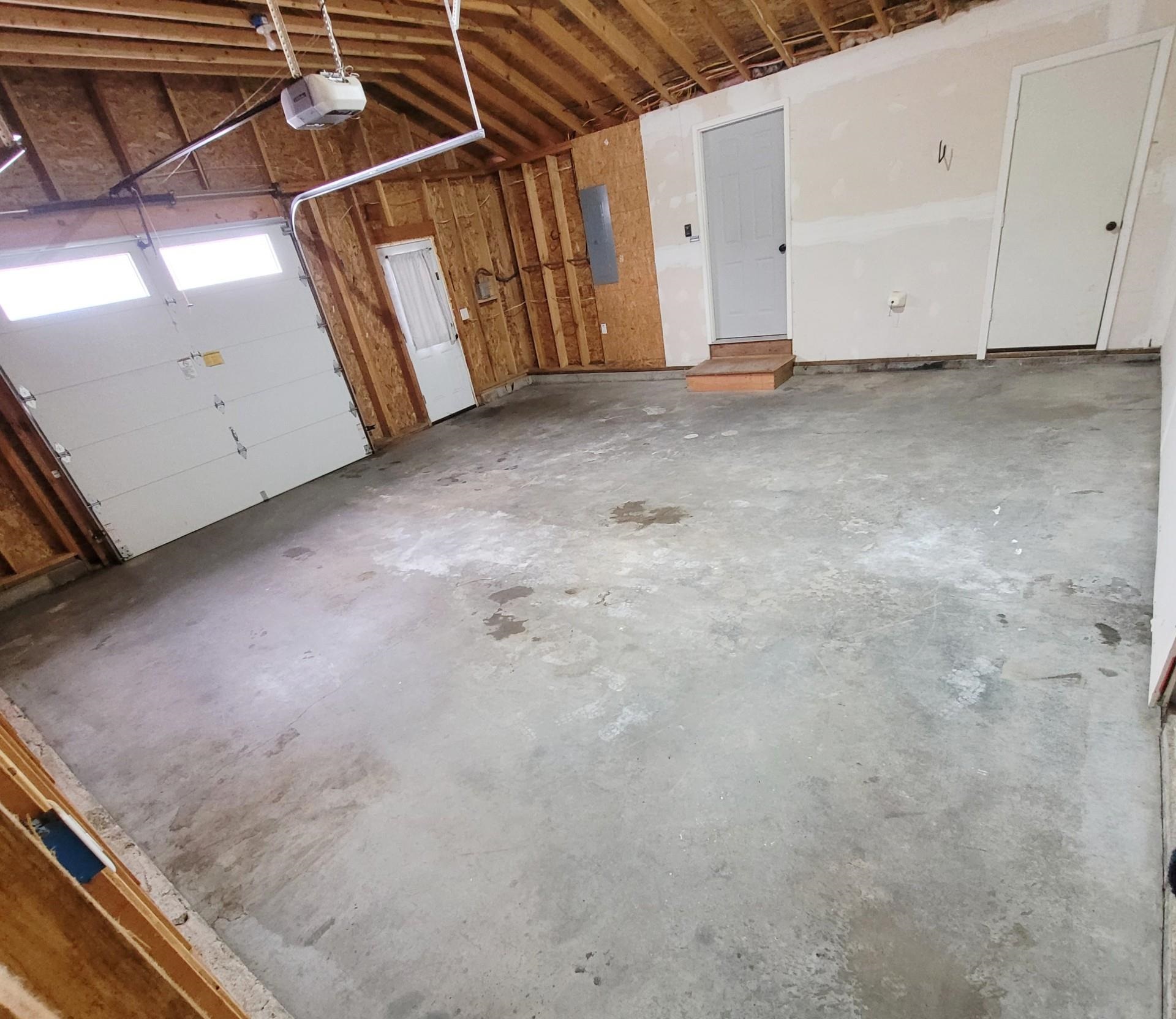 Oversized 1 car garage