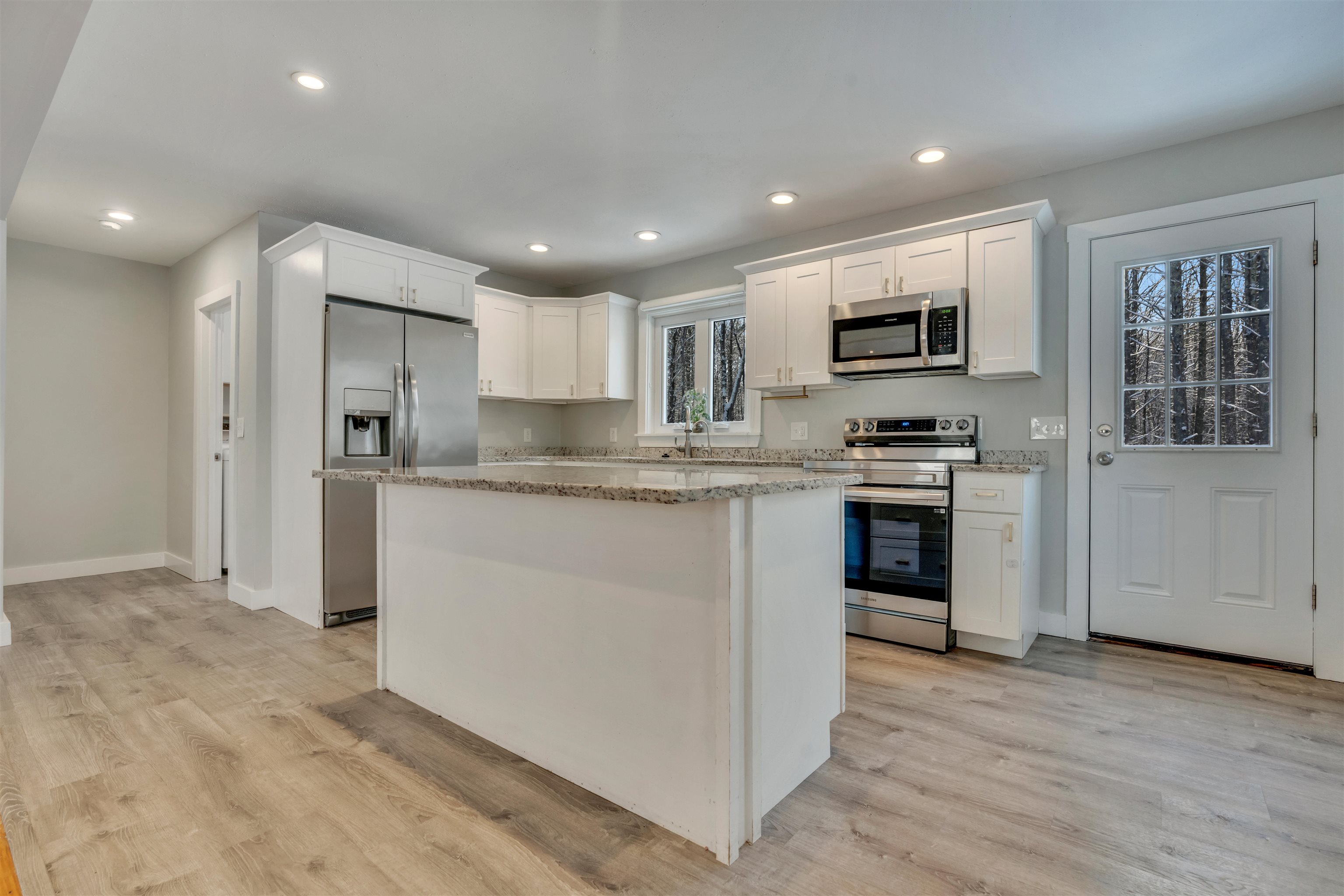 24 Nute Rd, Madbury, NH 03823