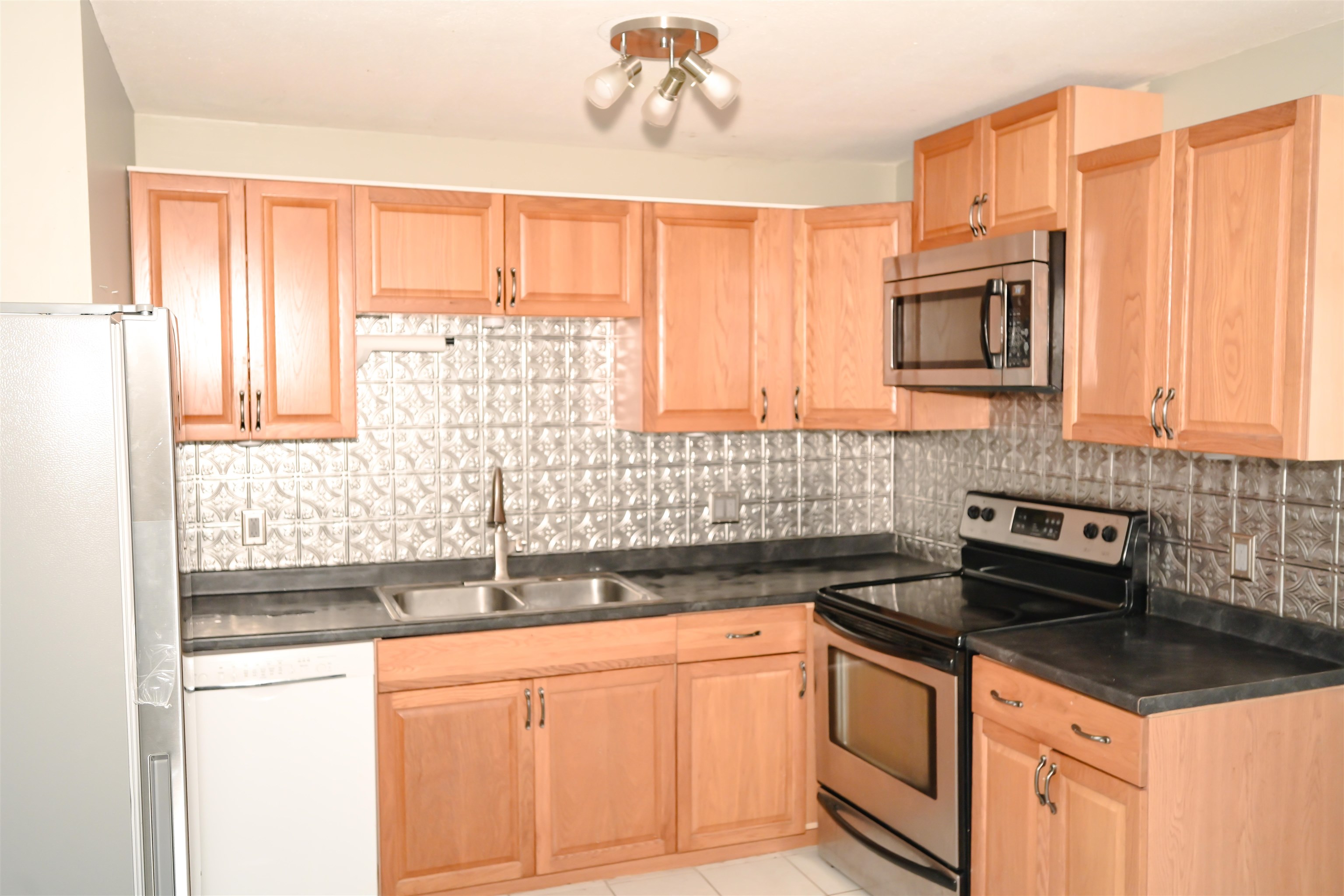 139 Main Street — photo 2