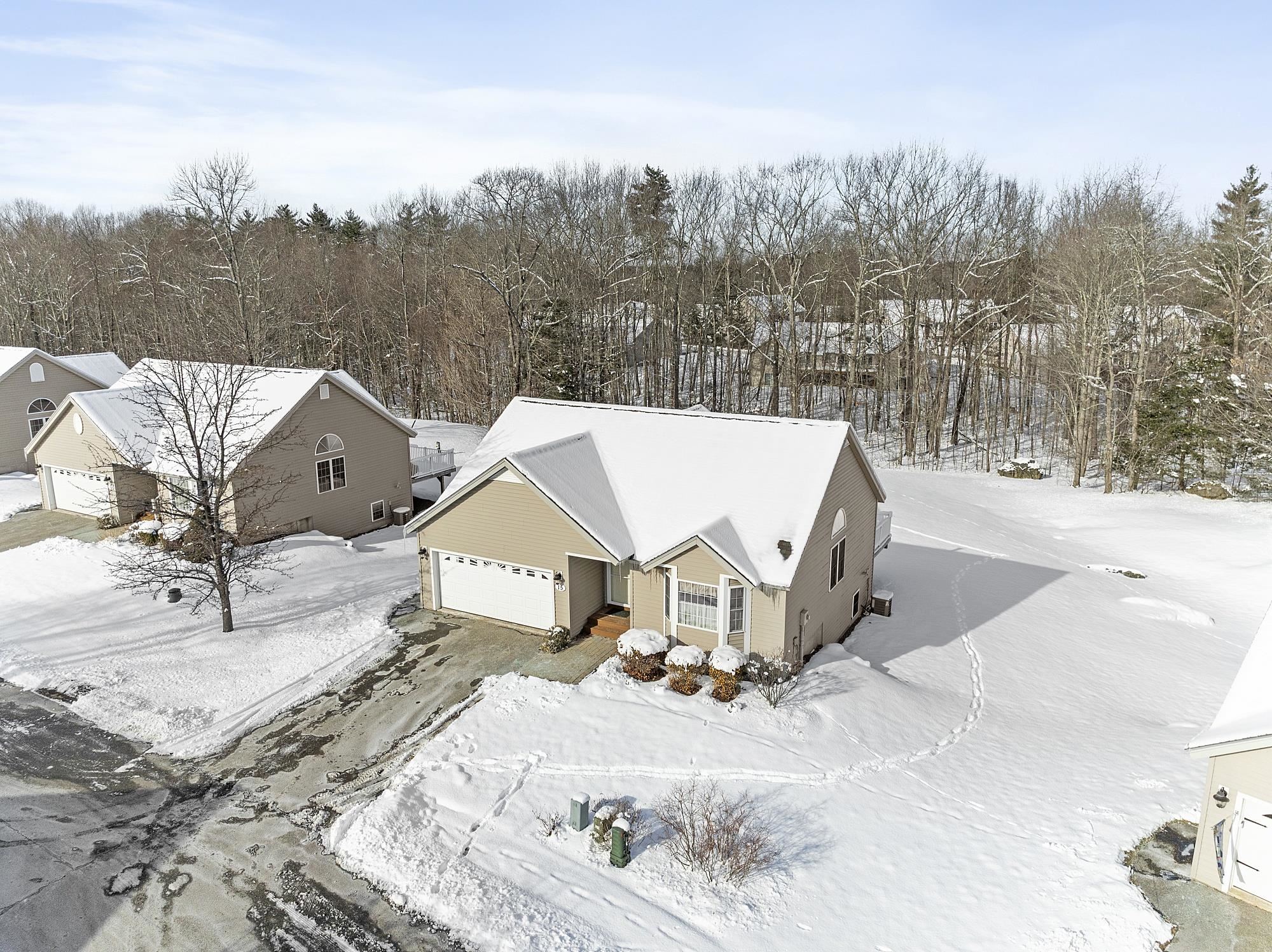 15 Country Ln, East Kingston, NH 03827