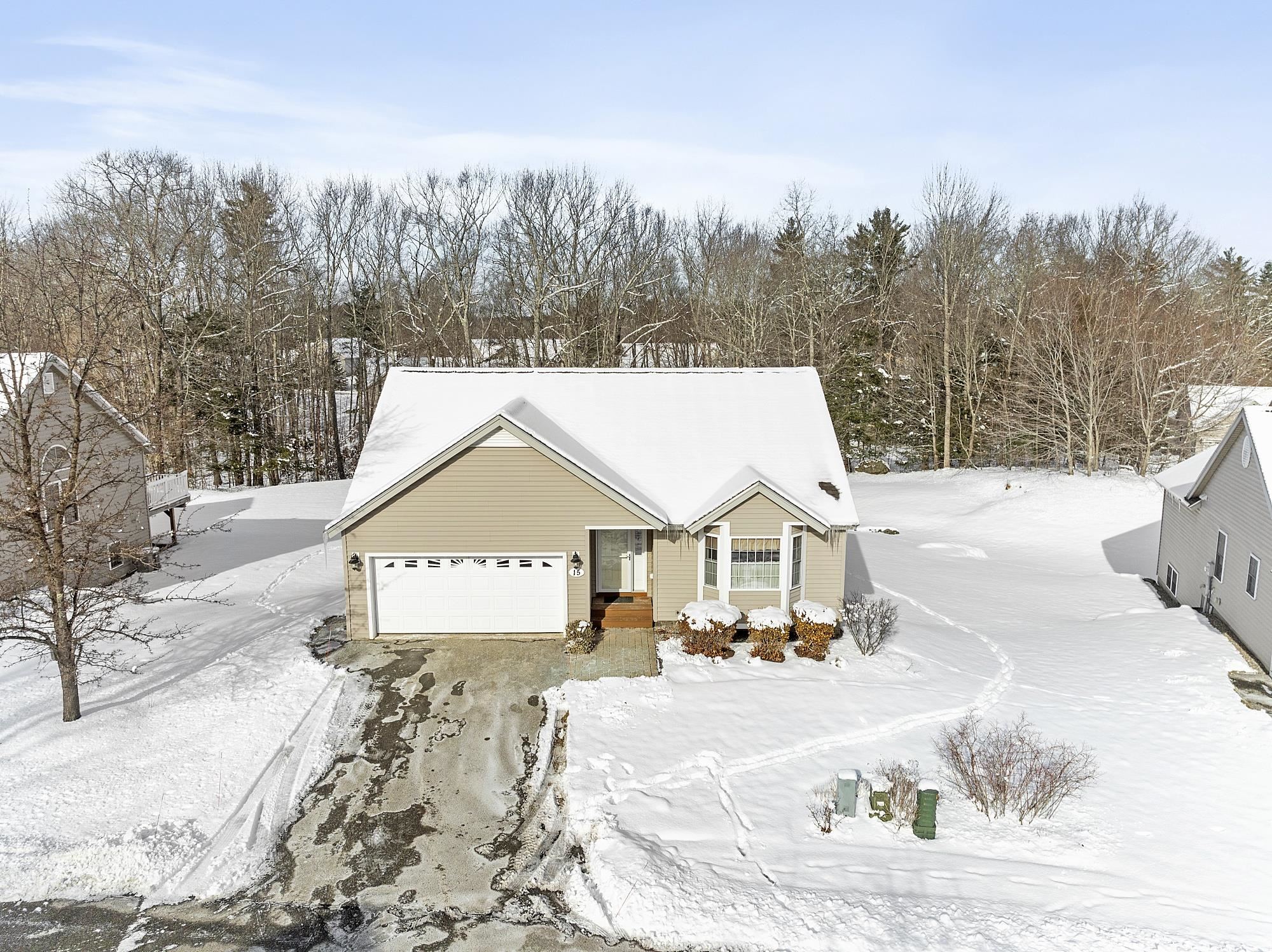 15 Country Ln, East Kingston, NH 03827