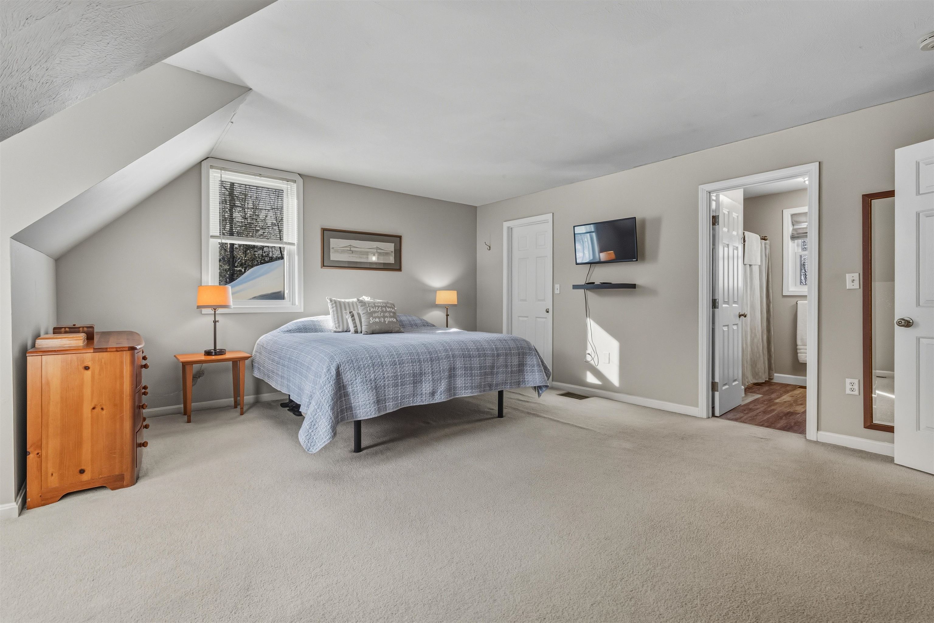 9 Mosher Dr, Brookline, NH 03033