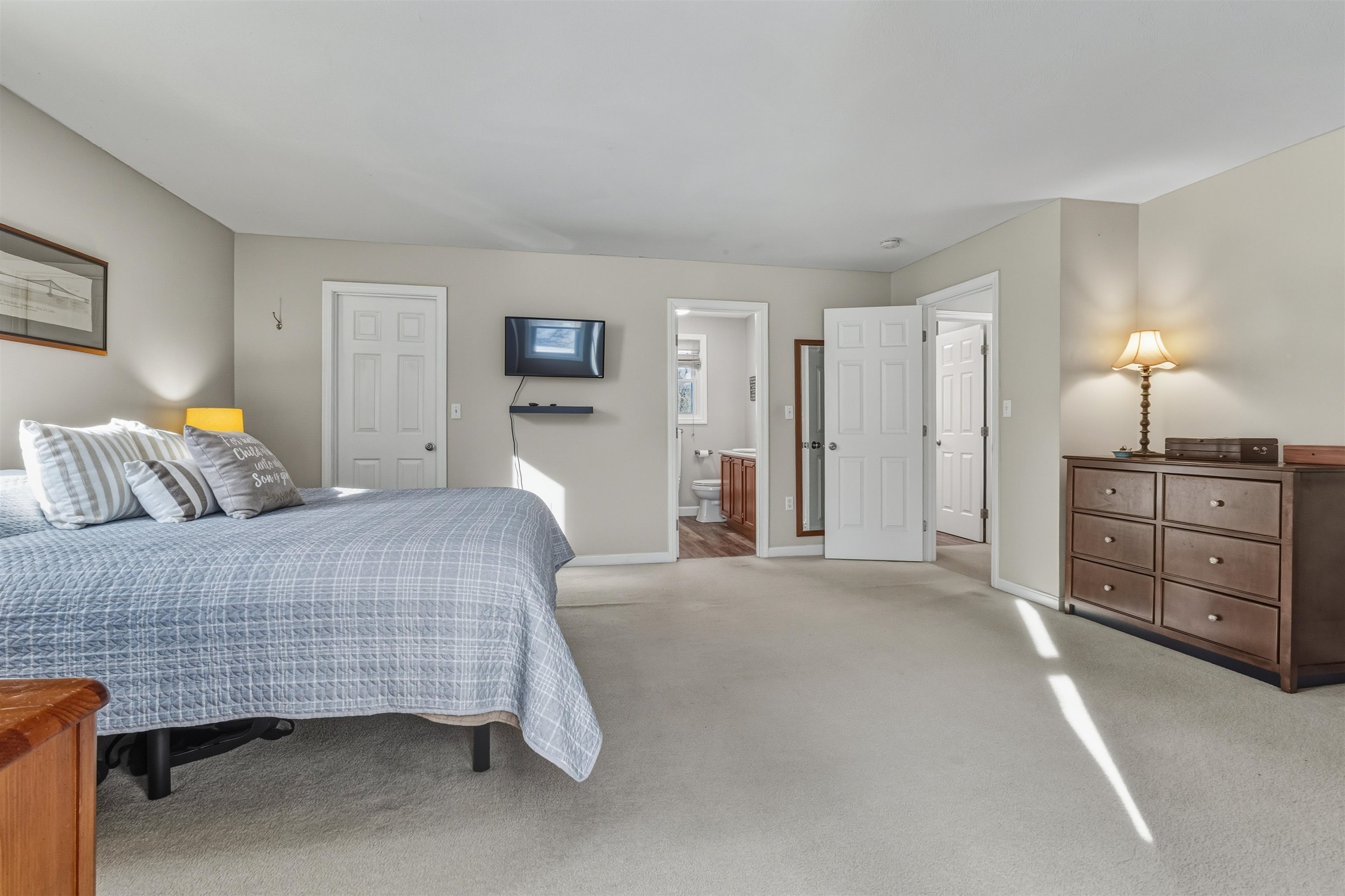 9 Mosher Dr, Brookline, NH 03033