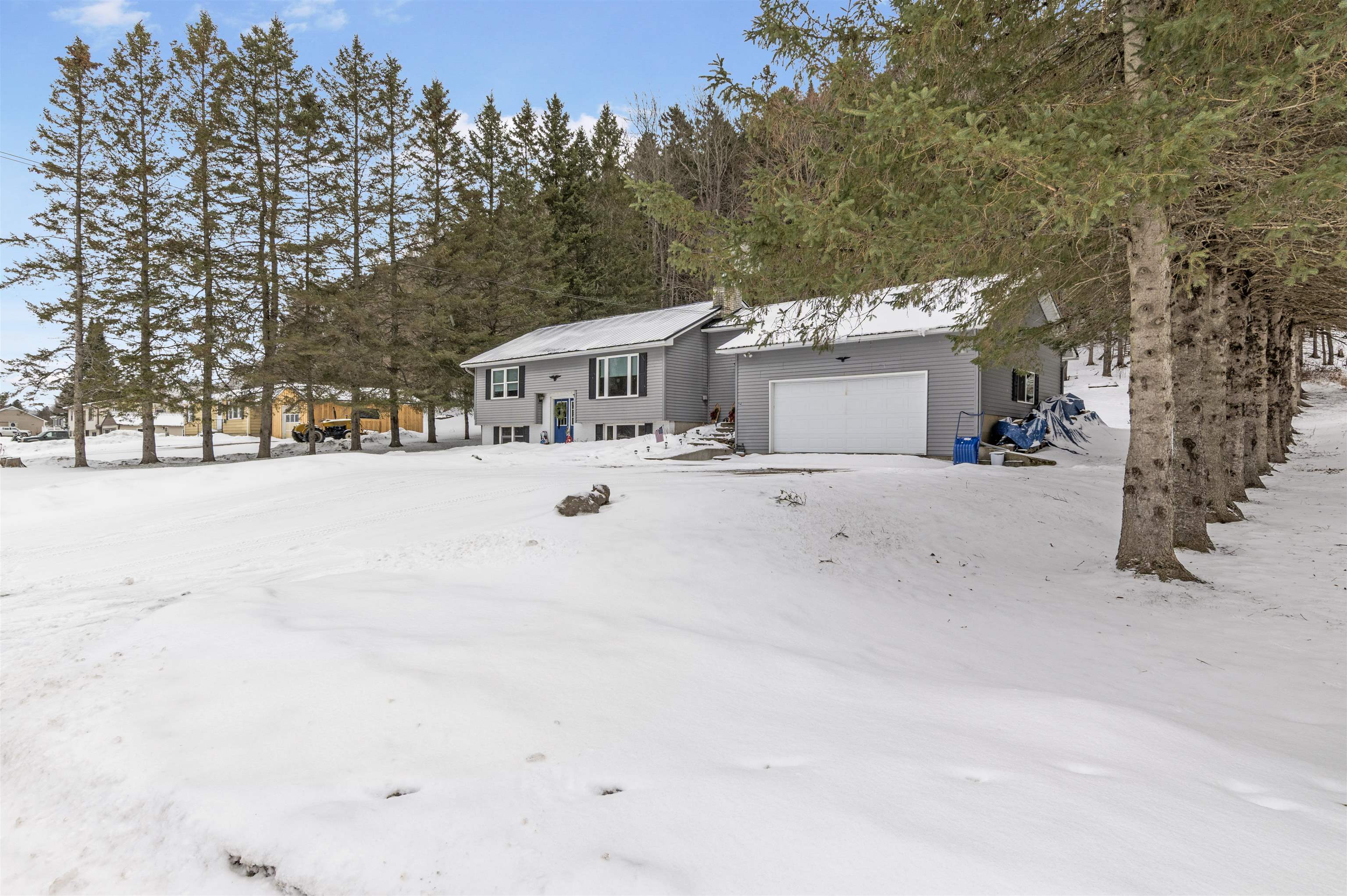 94 Corliss Ln, Colebrook, NH 03576