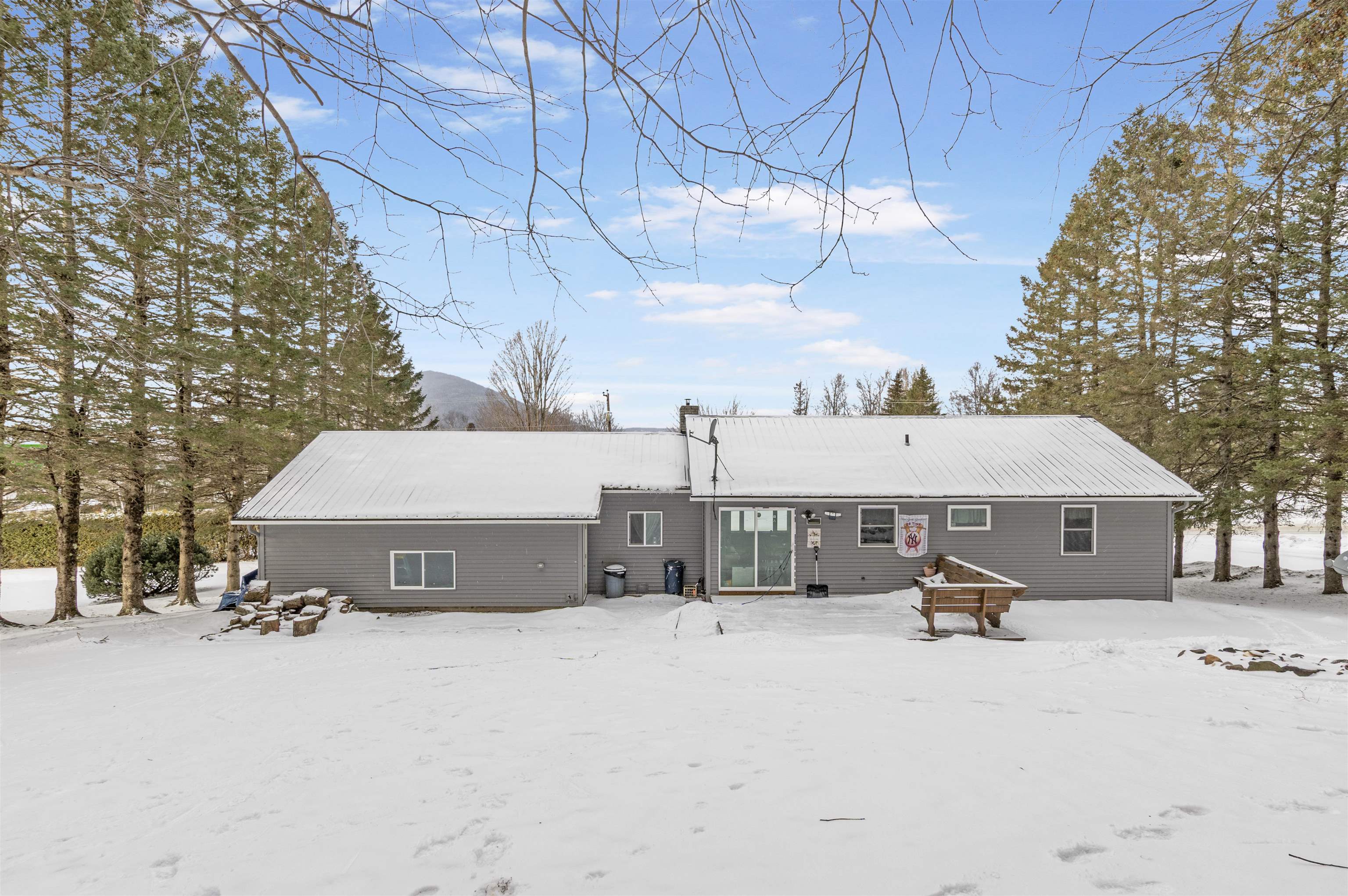 94 Corliss Ln, Colebrook, NH 03576