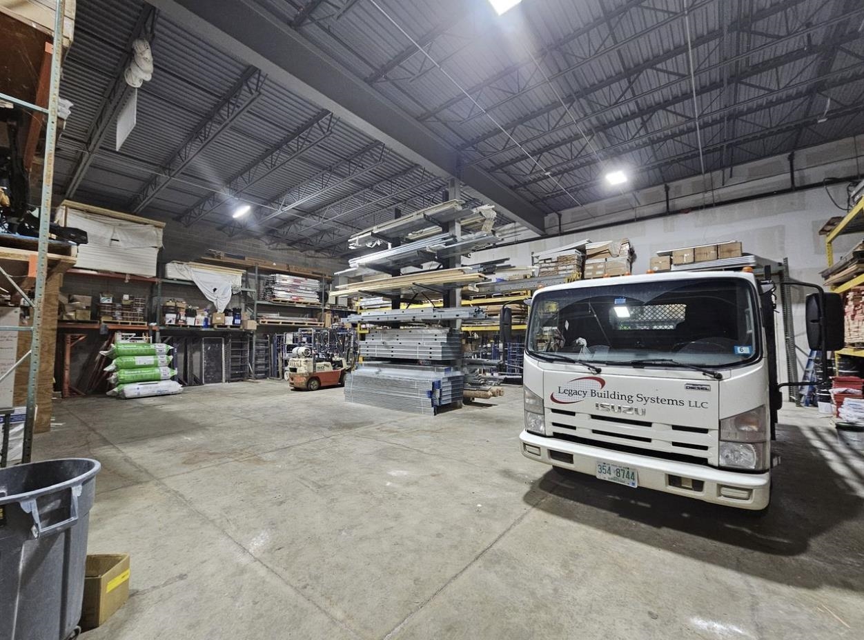 94 River Rd, Hudson, NH 03051