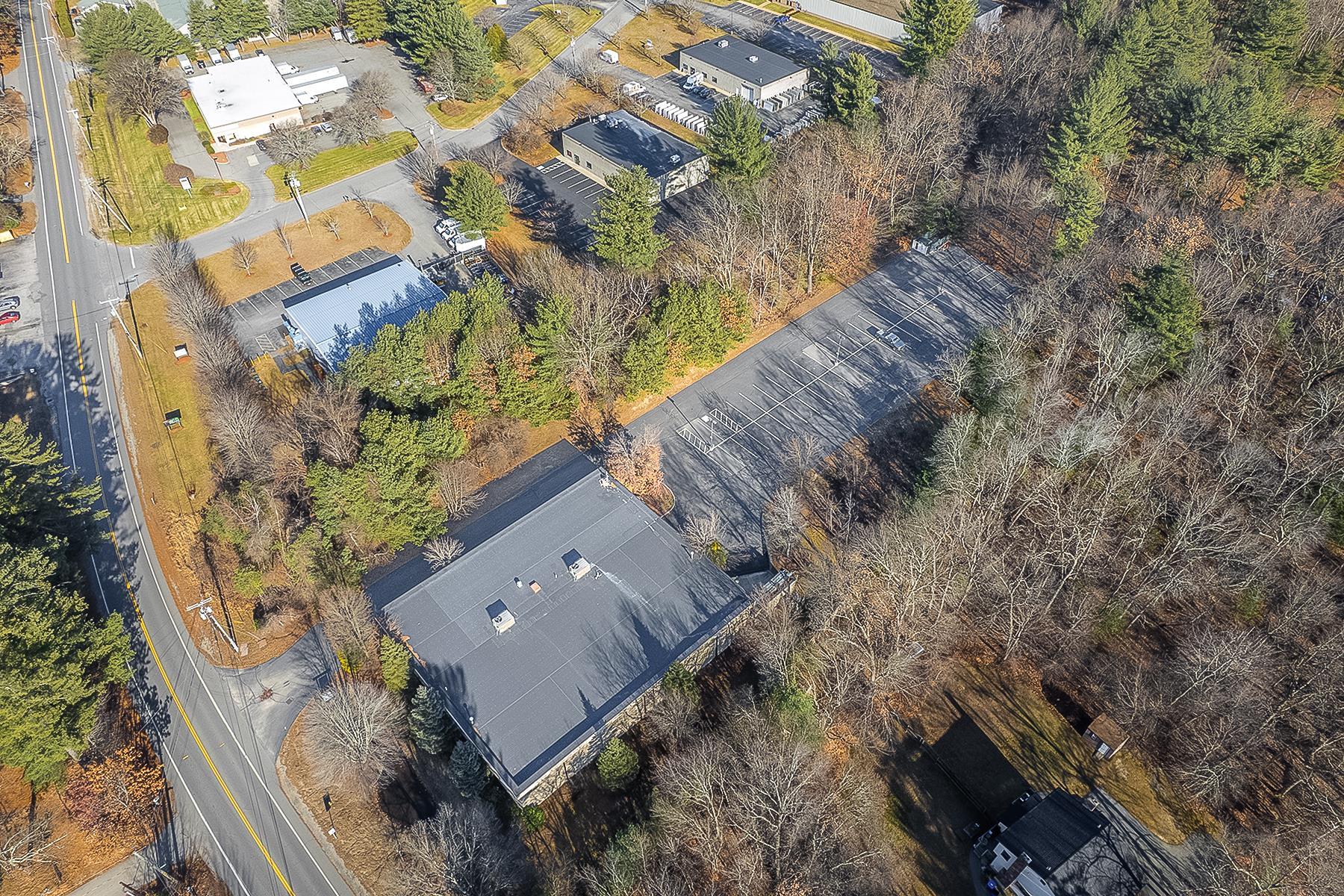 94 River Rd, Hudson, NH 03051