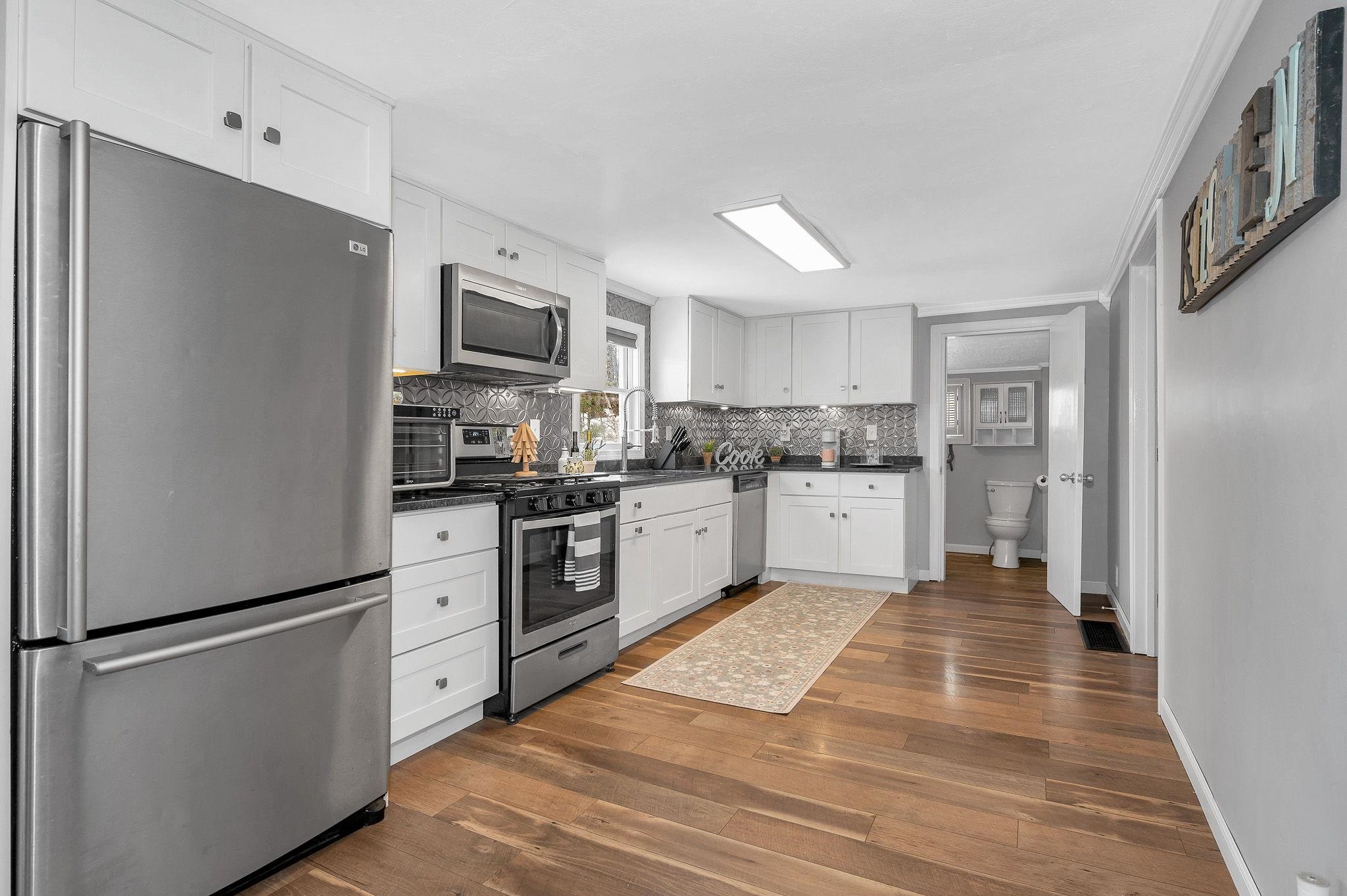 14 Cove Dr, Derry, NH 03038