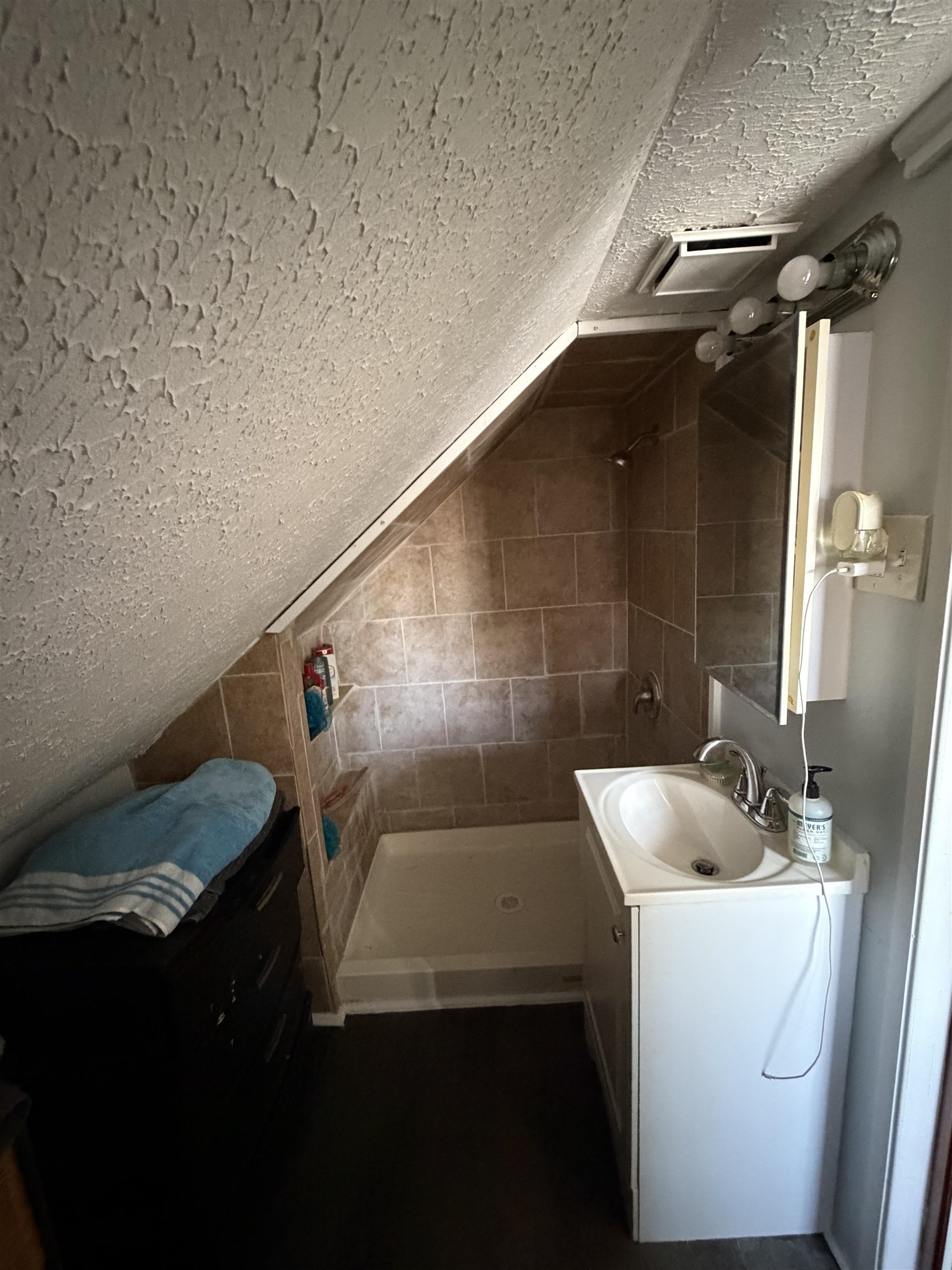 20 Baker St, Dover, NH 03820