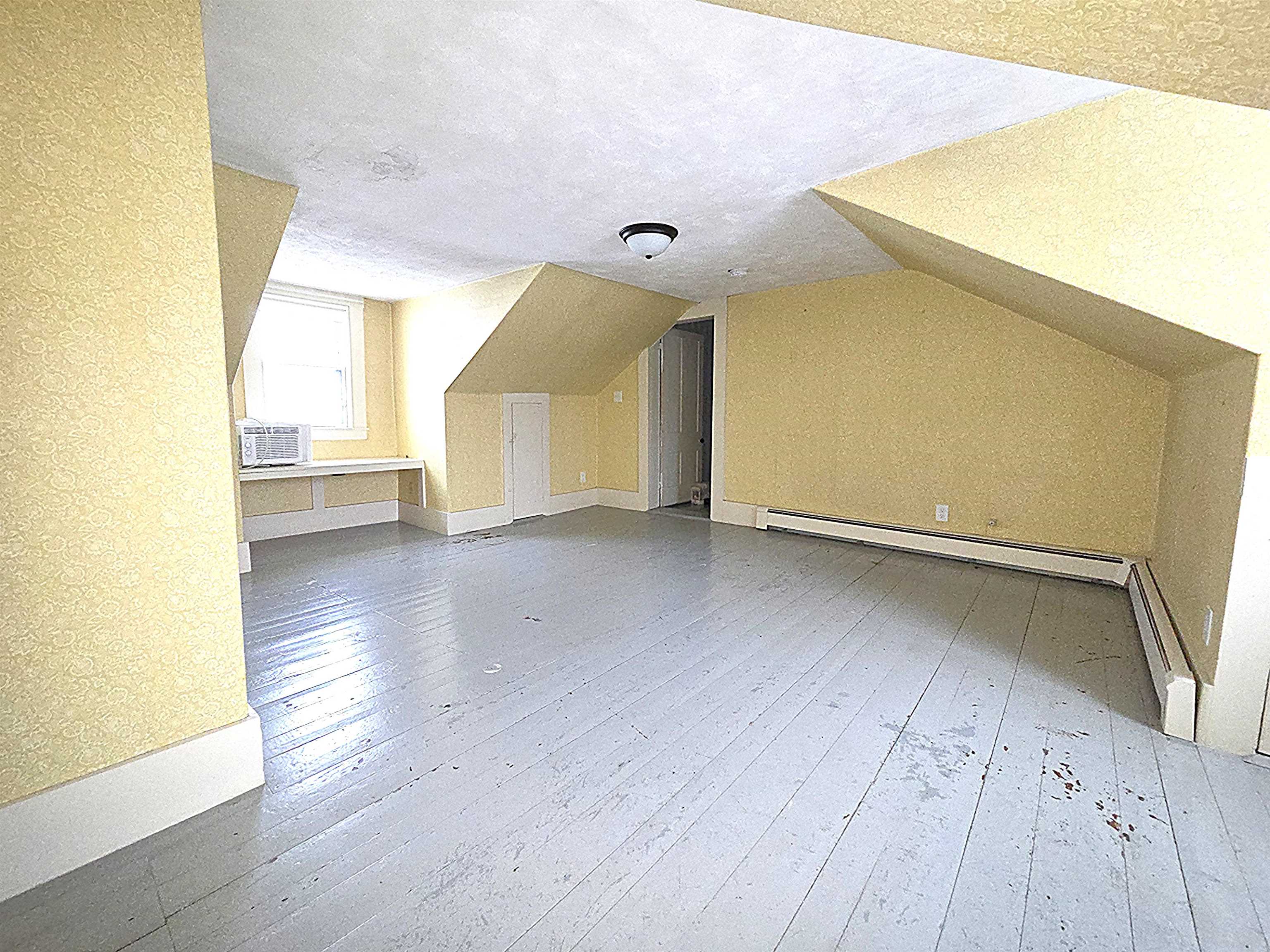 25 Pleasant St, Farmington, NH 03835