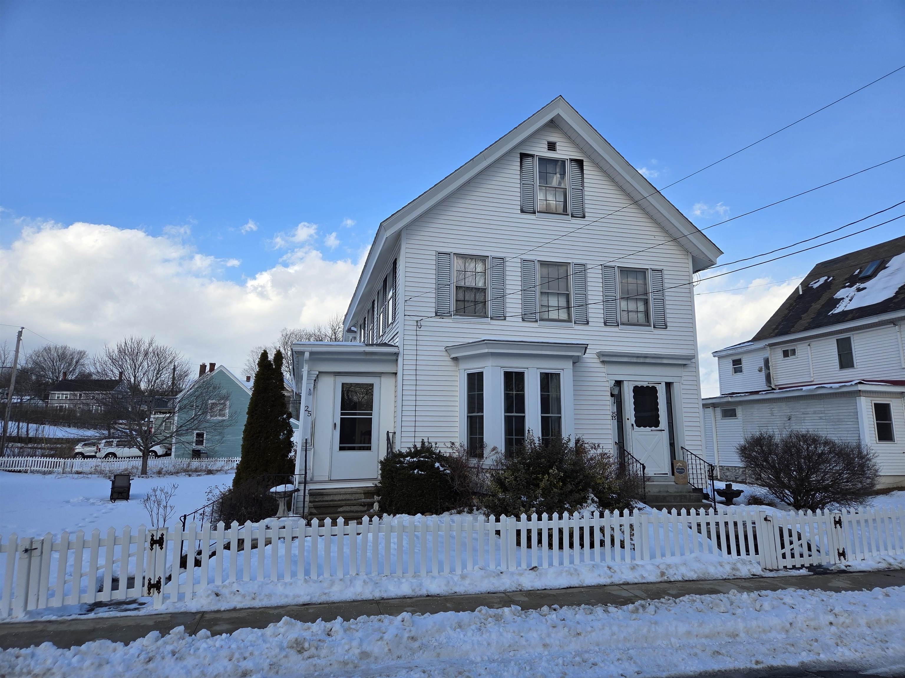 25 Pleasant St, Farmington, NH 03835