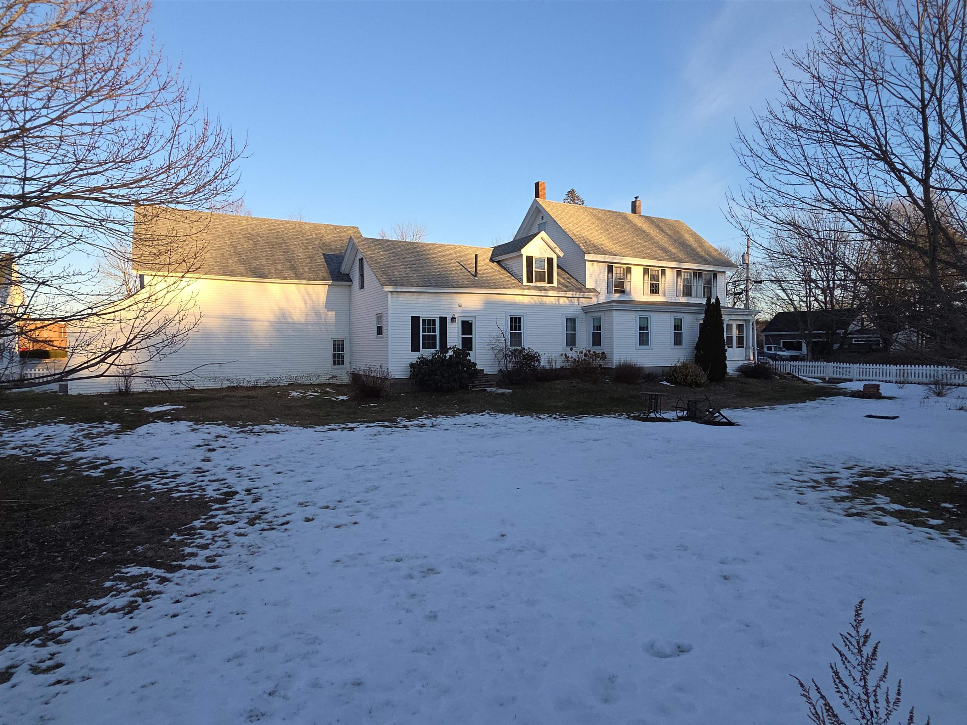 25 Pleasant St, Farmington, NH 03835