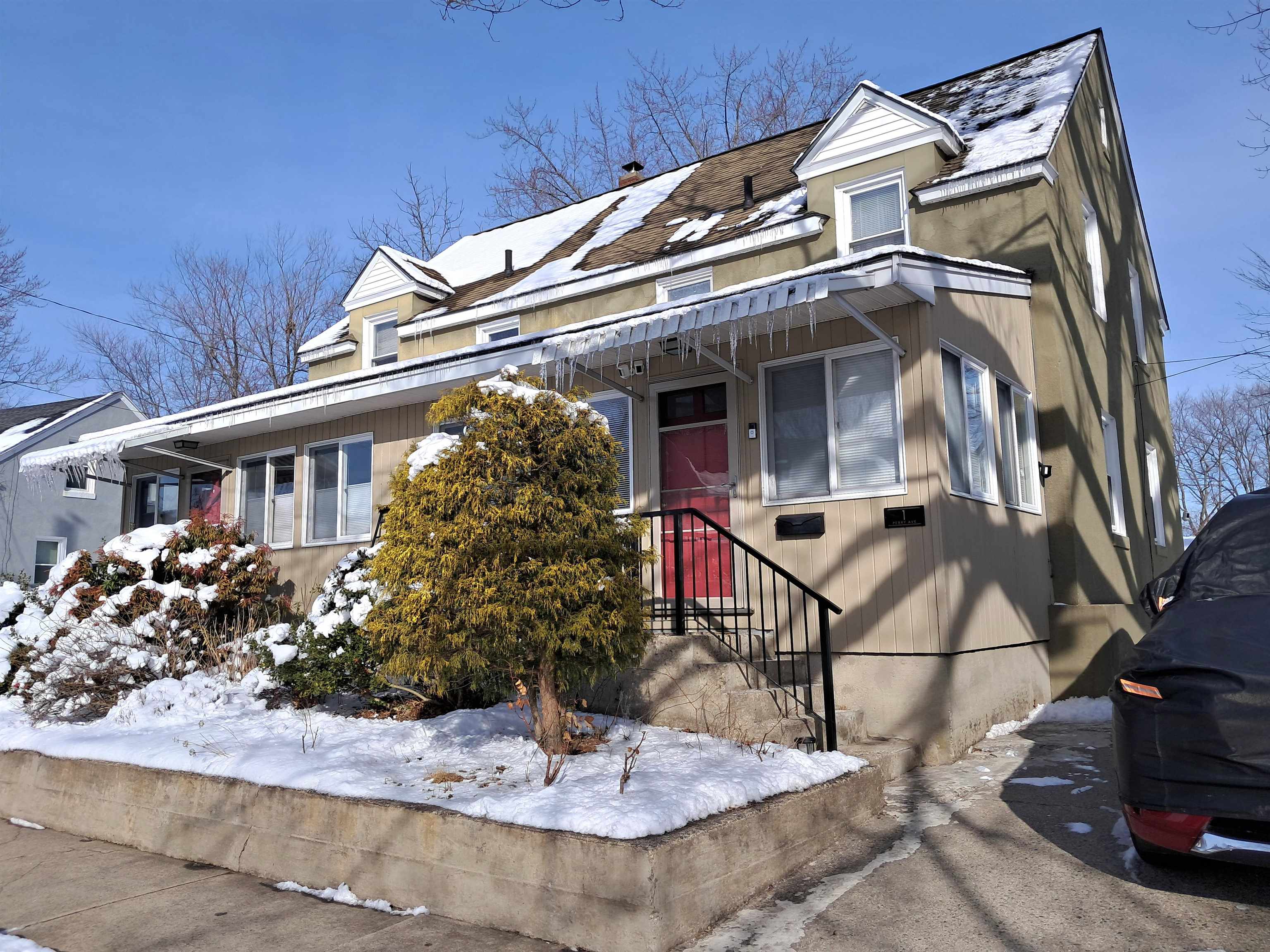 1-3 Perry Ave, Nashua, NH 03060