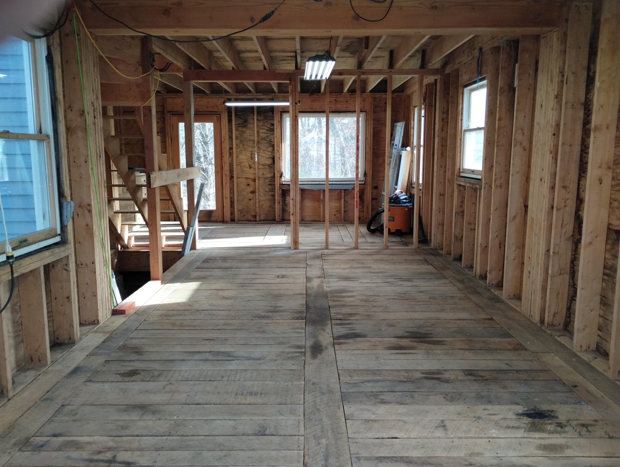 11 Dulcies Point Rd, Kingston, NH 03848