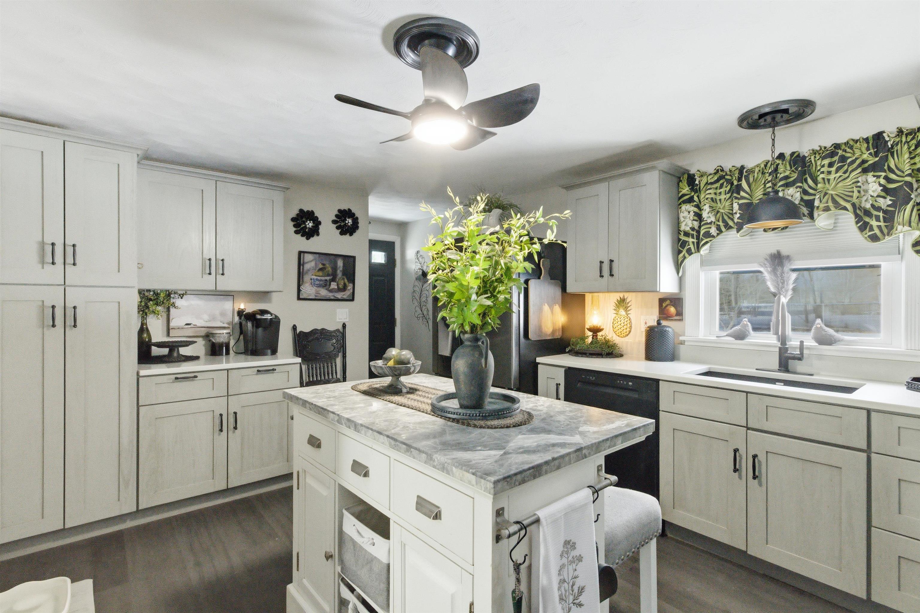 10 Frances St, Franklin, NH 03235