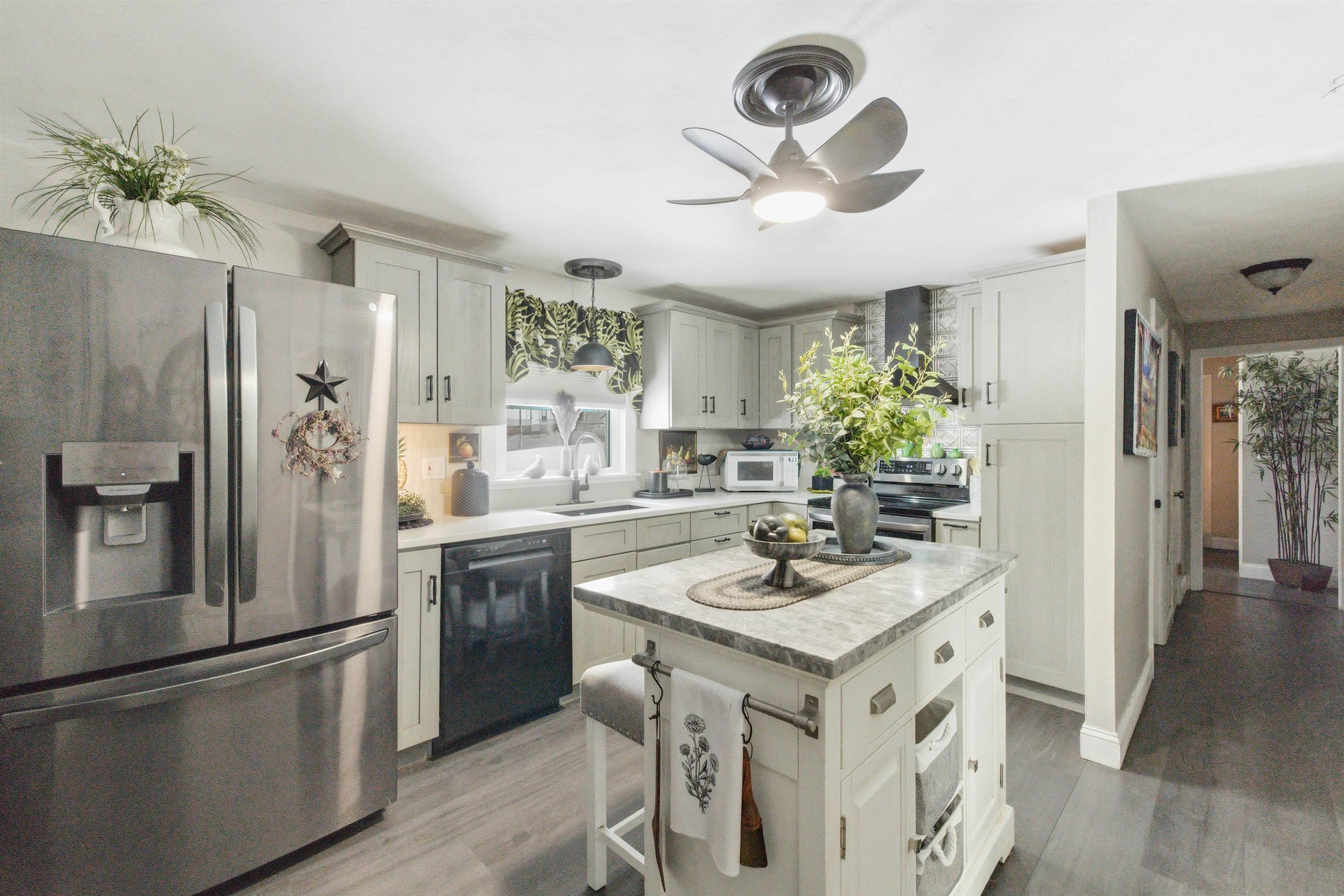 10 Frances St, Franklin, NH 03235