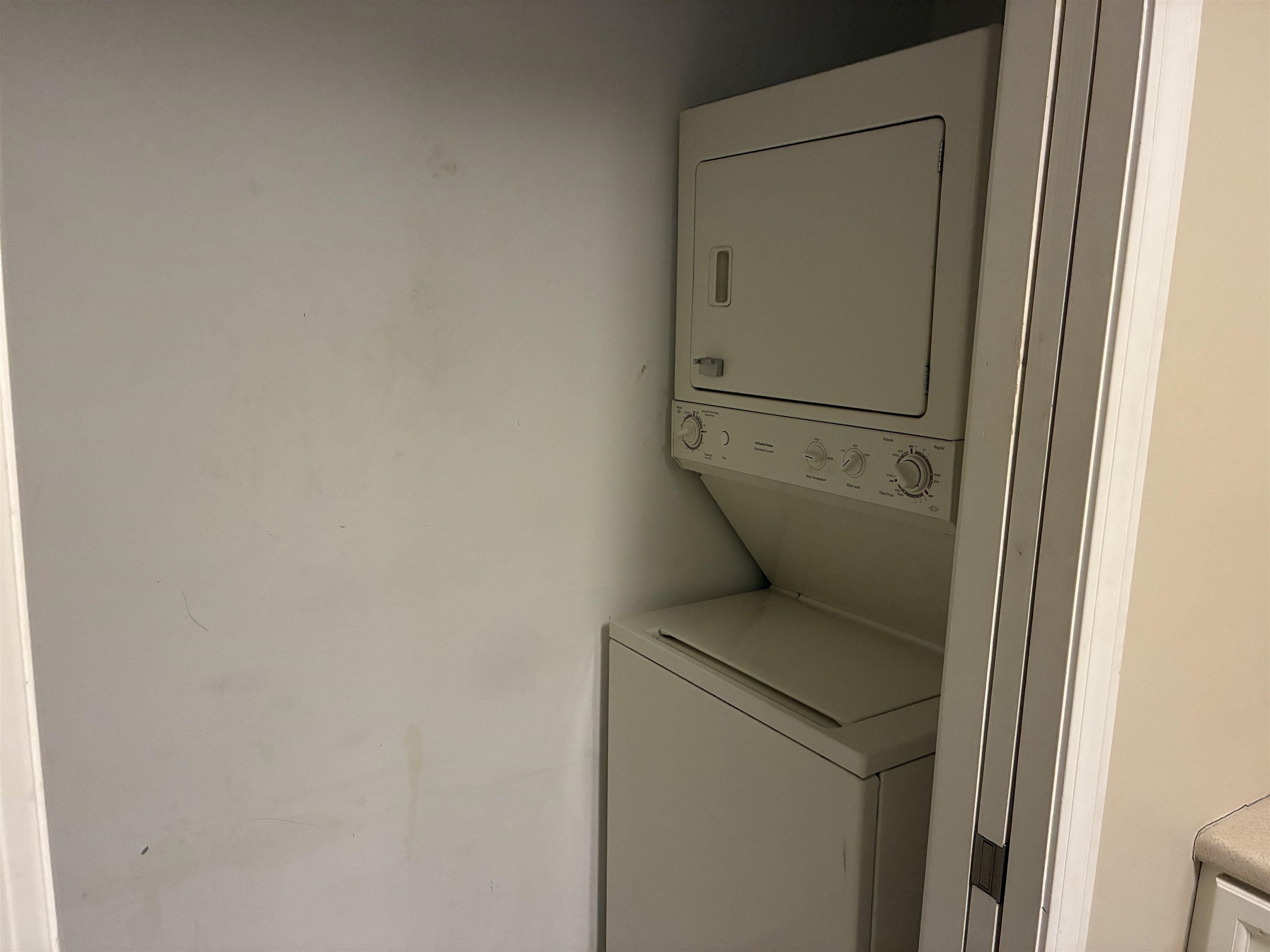 14 Crestview Cir, Londonderry, NH 03053