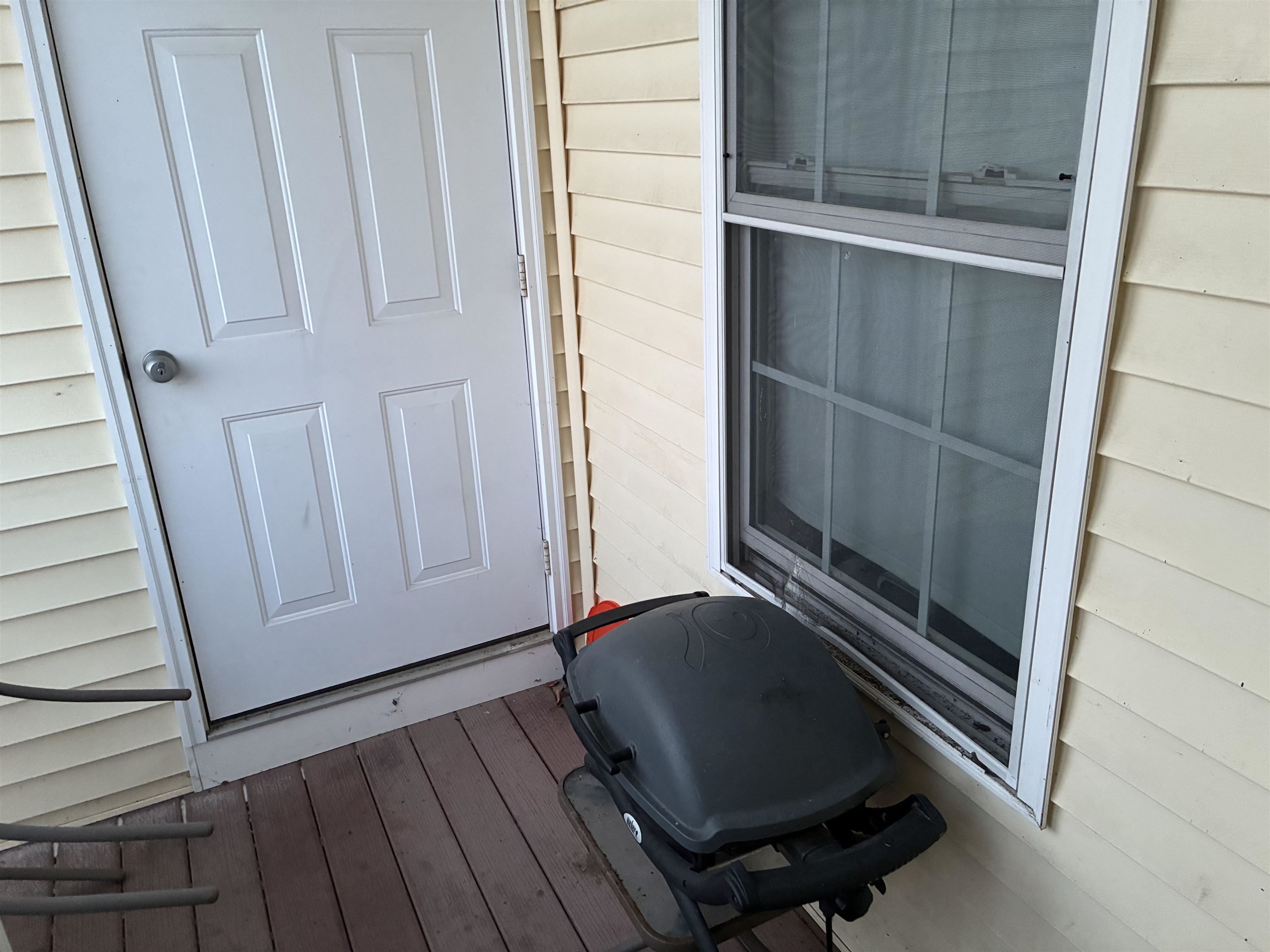 14 Crestview Cir, Londonderry, NH 03053