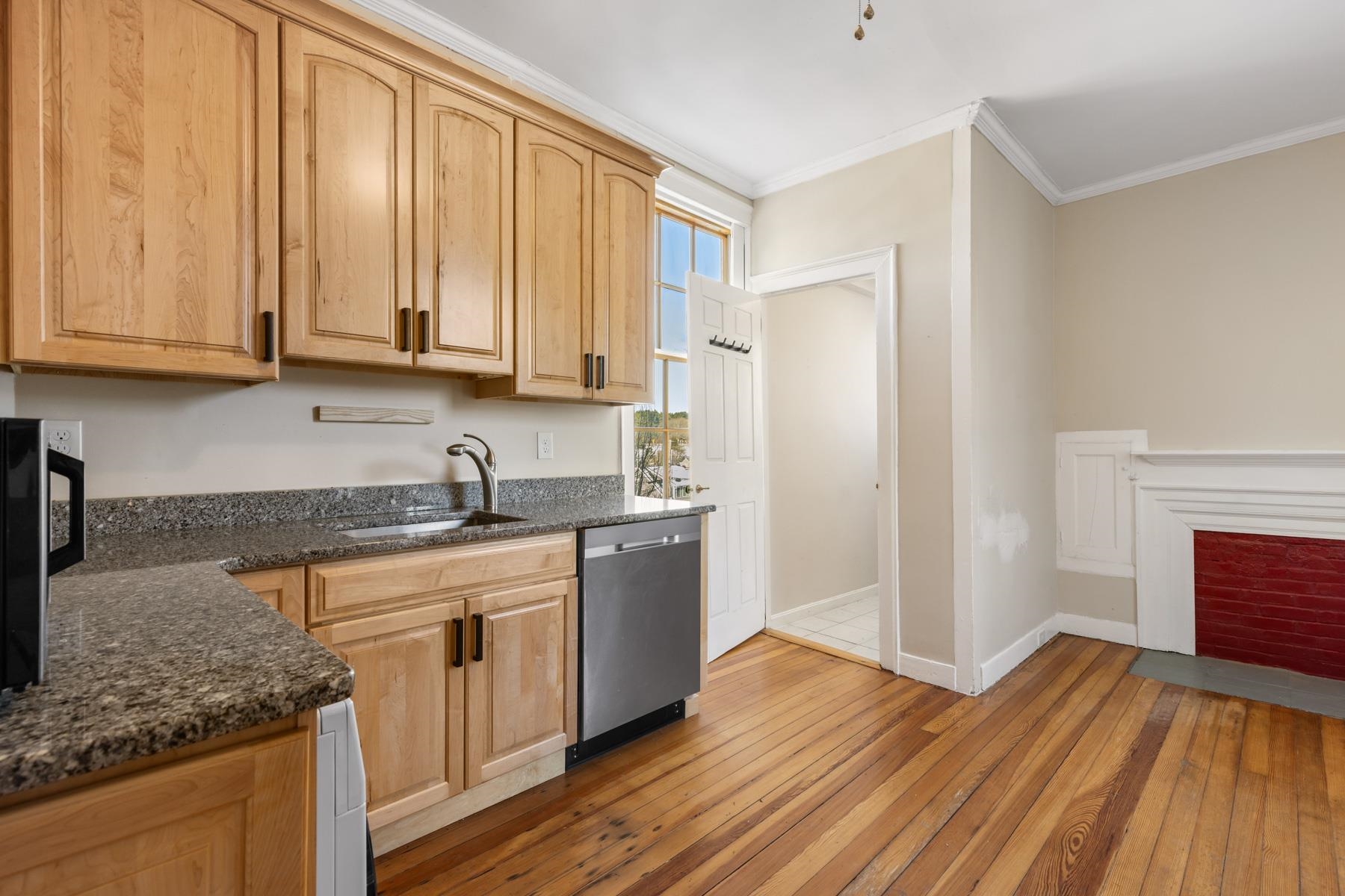 525 Maplewood Ave, Portsmouth, NH 03801