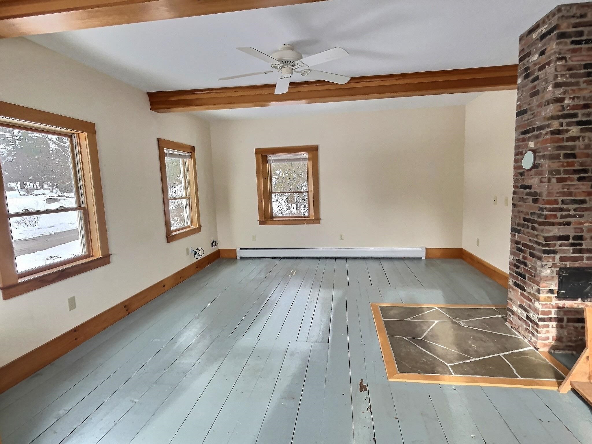 24 Greenhouse Ln, Bradford, NH 03221