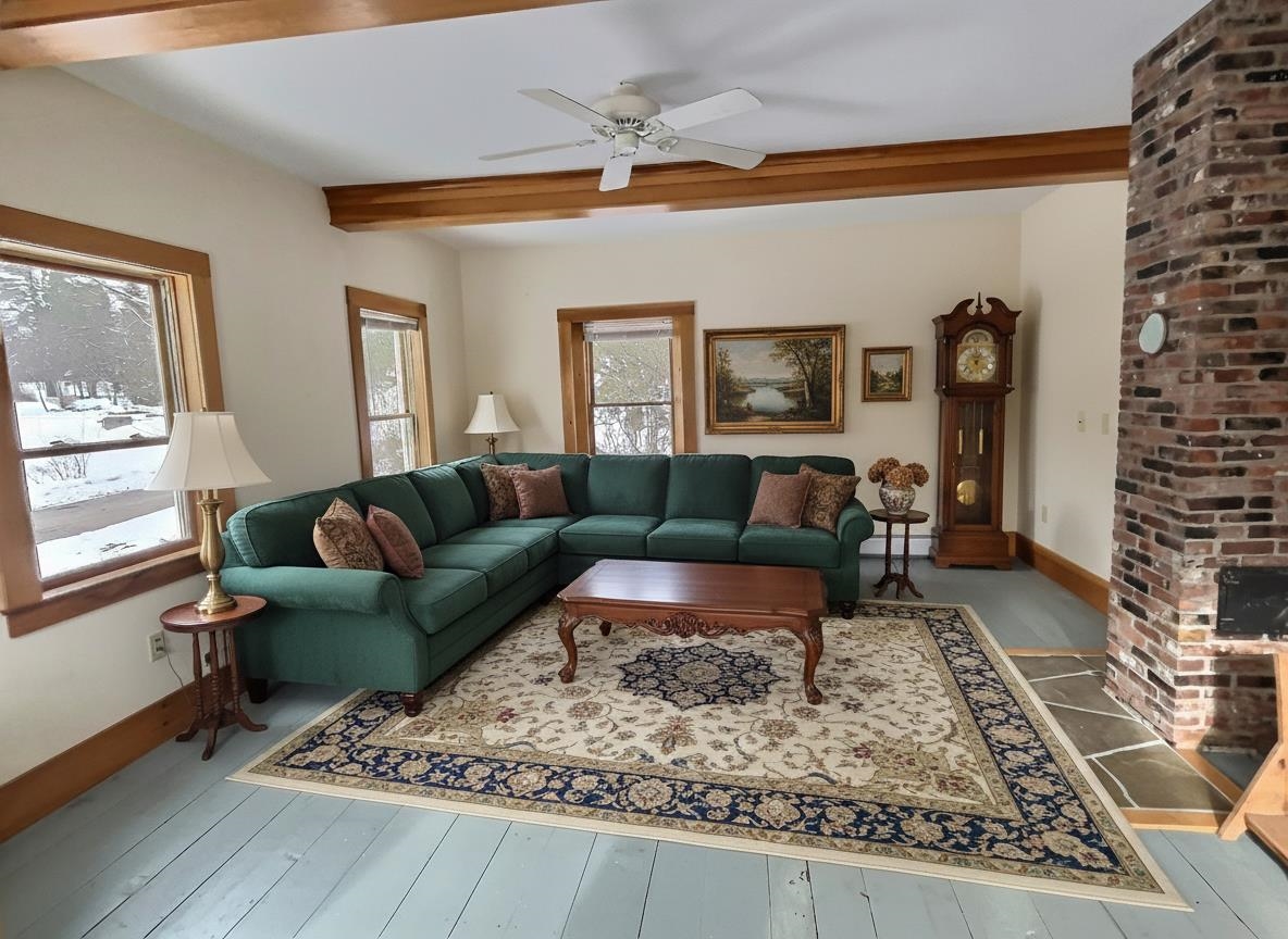 24 Greenhouse Ln, Bradford, NH 03221