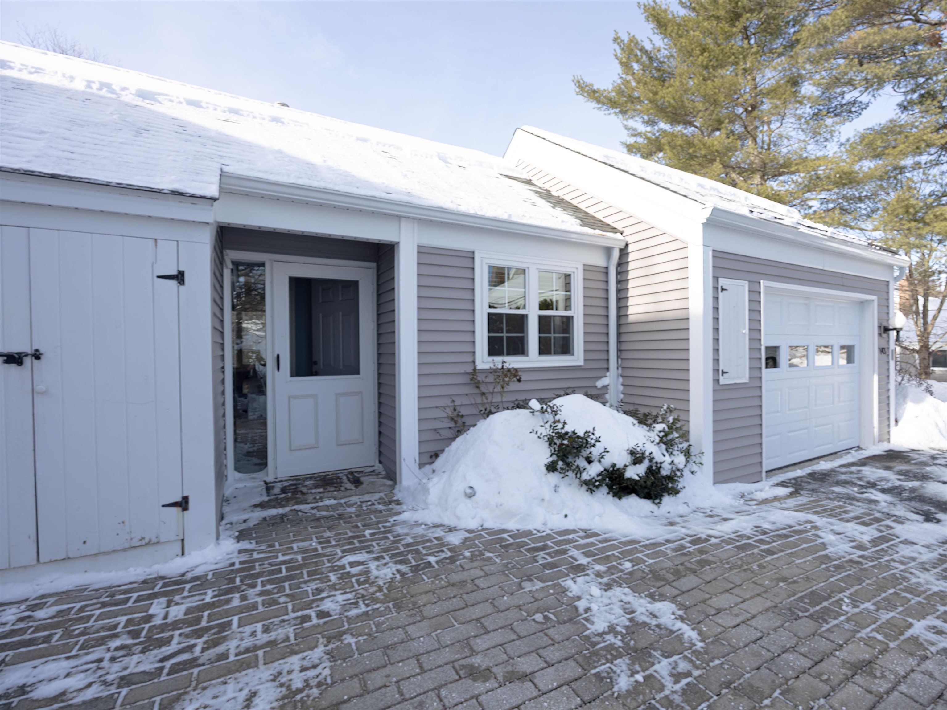 143 Hilltop Pl, New London, NH 03257