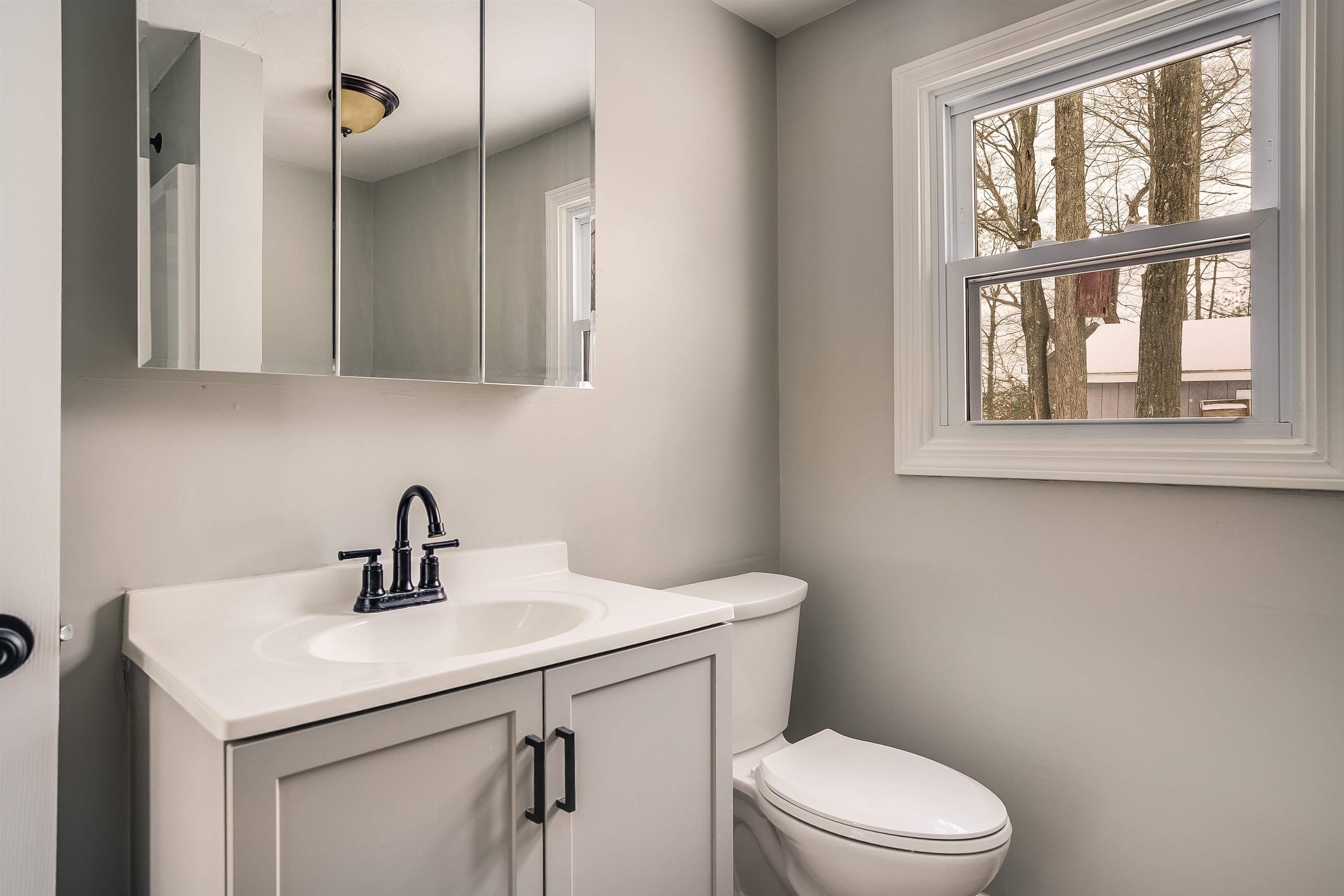 27 London Rd, Salem, NH 03079