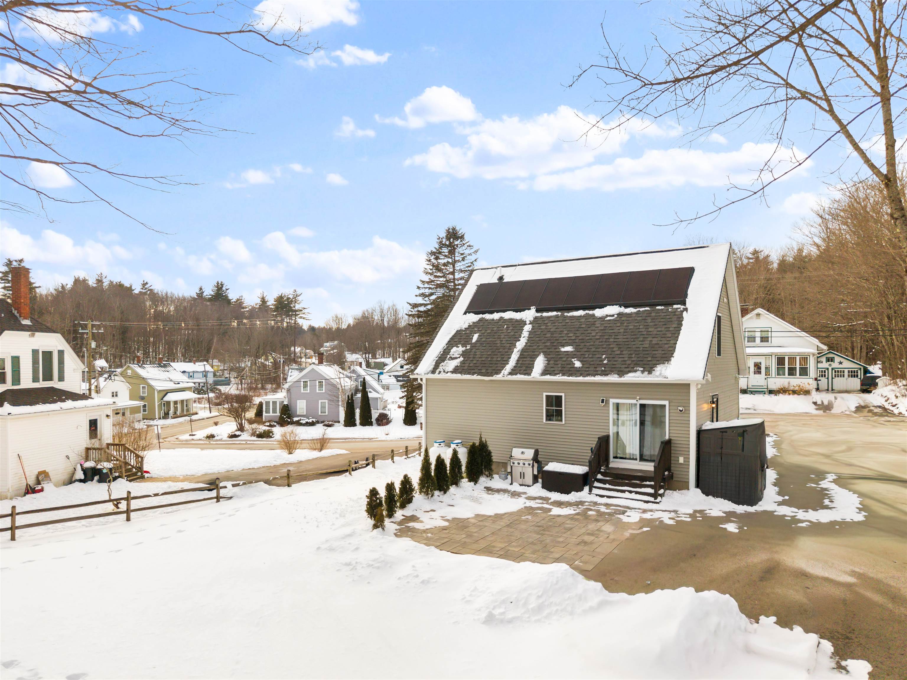 8 Charlonne St, Jaffrey, NH 03452