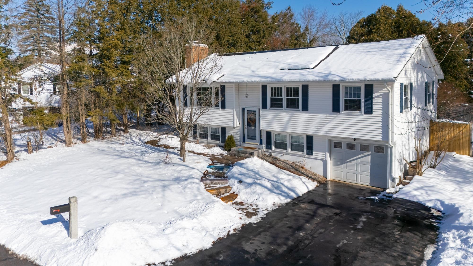 24 Sanborn Dr, Nashua, NH 03063