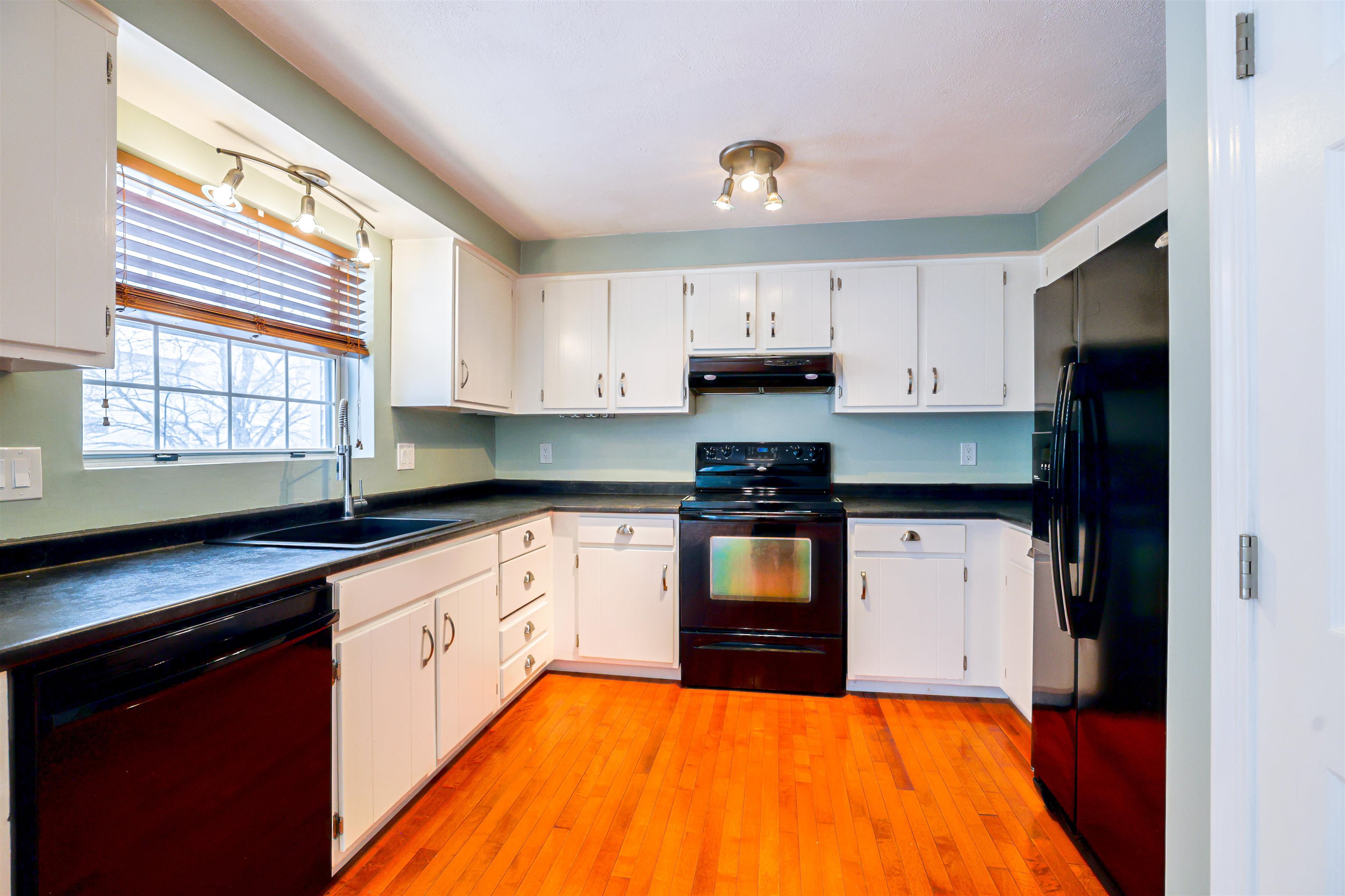 90 East Ridge Rd, Merrimack, NH 03054